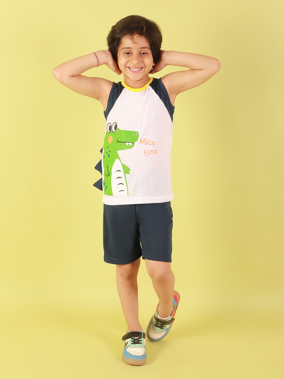 

MAYNEISHA Unisex Kids Printed T-shirt with Shorts, White