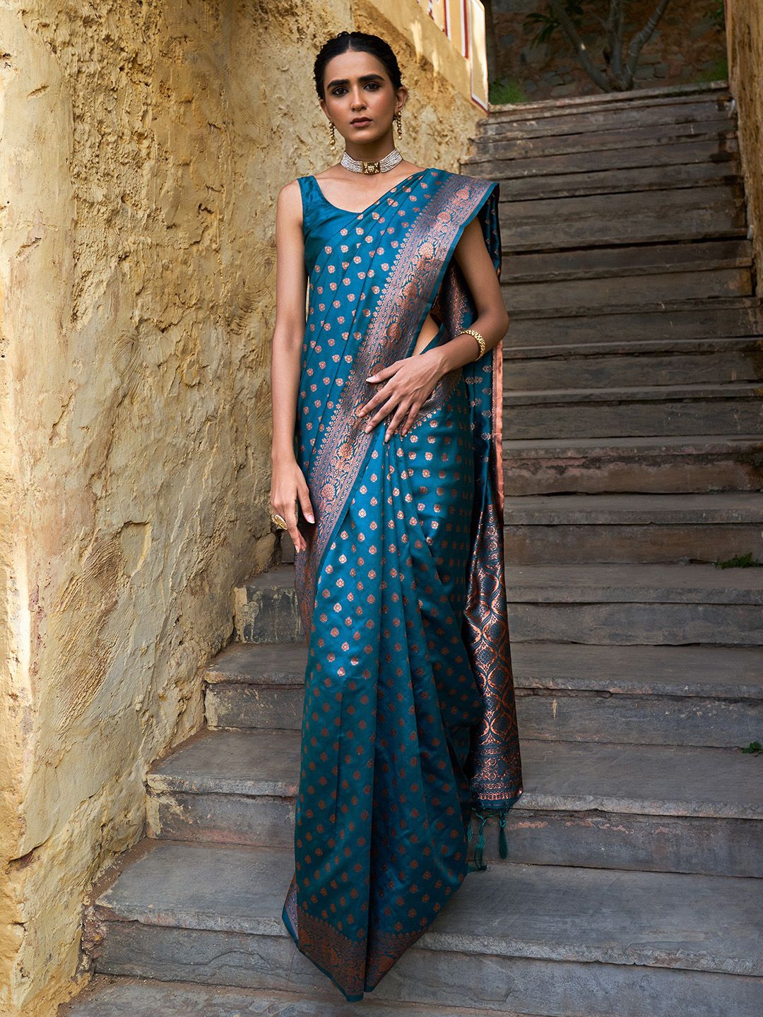 

Janasya Women Green Banarasi Silk Ethnic Motifs Saree with Unstitched Blouse Piece