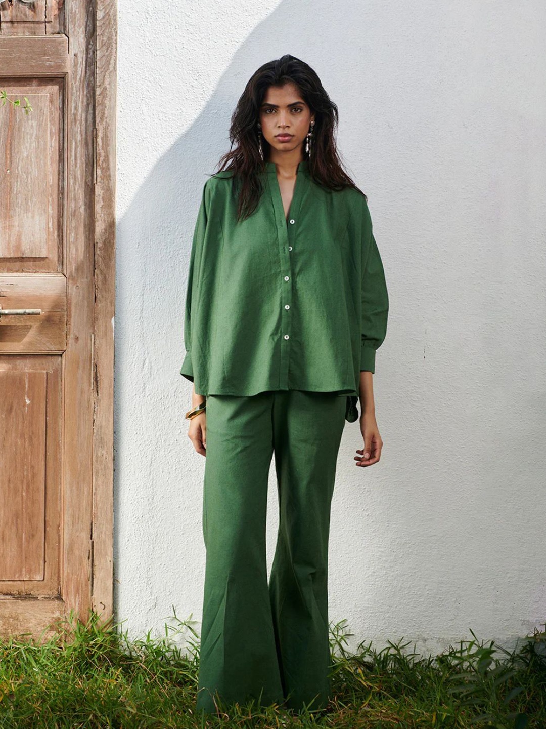 

Saphed Shawl-Neck Three-Quarter Sleeve Top With Skirt Co-Ords, Green