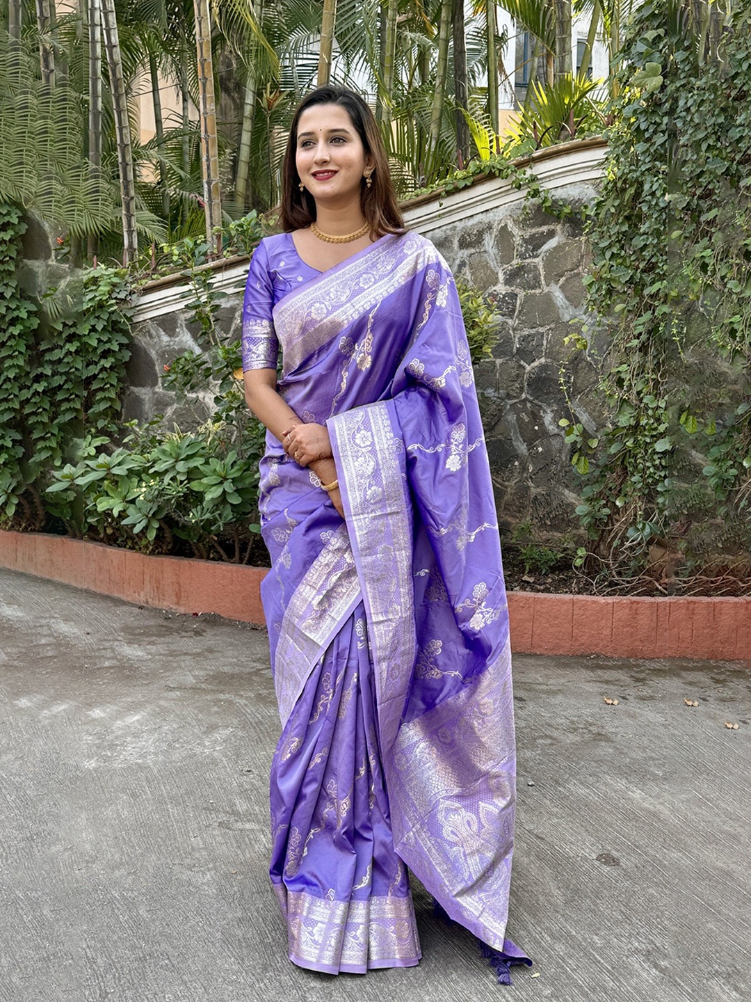 

Rangtulika Ethnics Woven Design Zari Banarasi Saree, Lavender