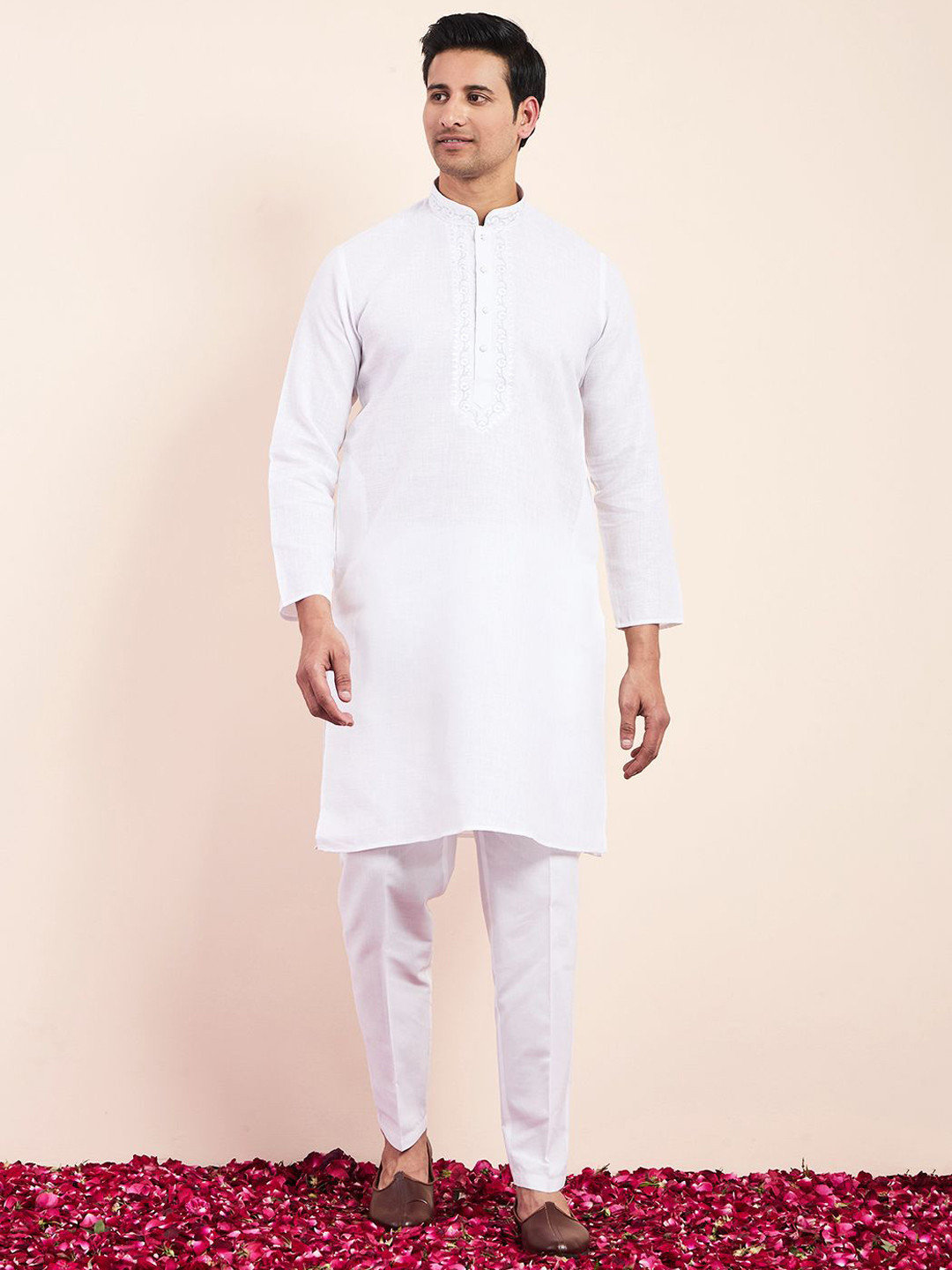 

Satwaa Floral Yoke Design Mandarin Collar Chikankari Linen Straight Kurta, White