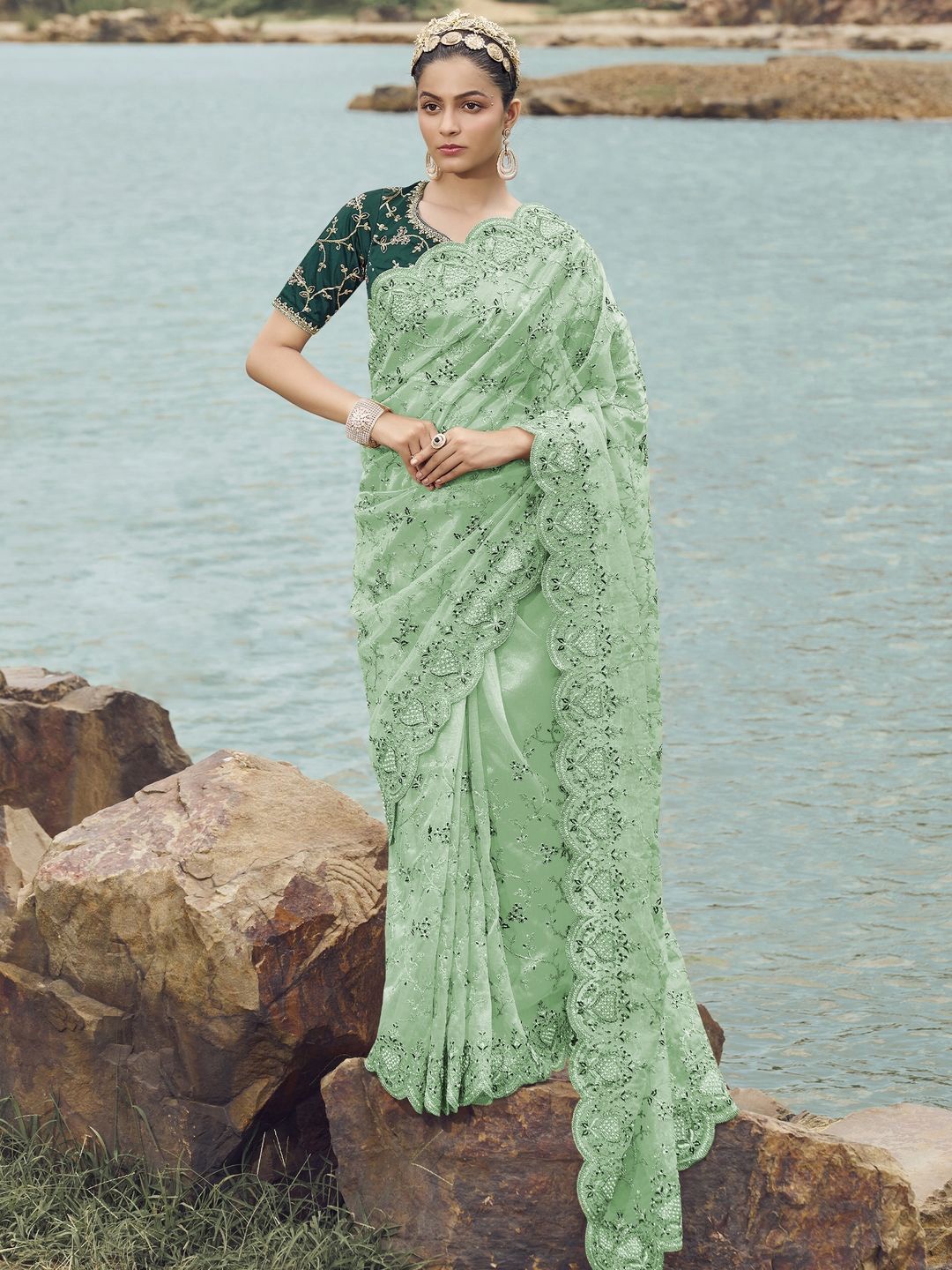 

Suha Floral Net Saree, Green