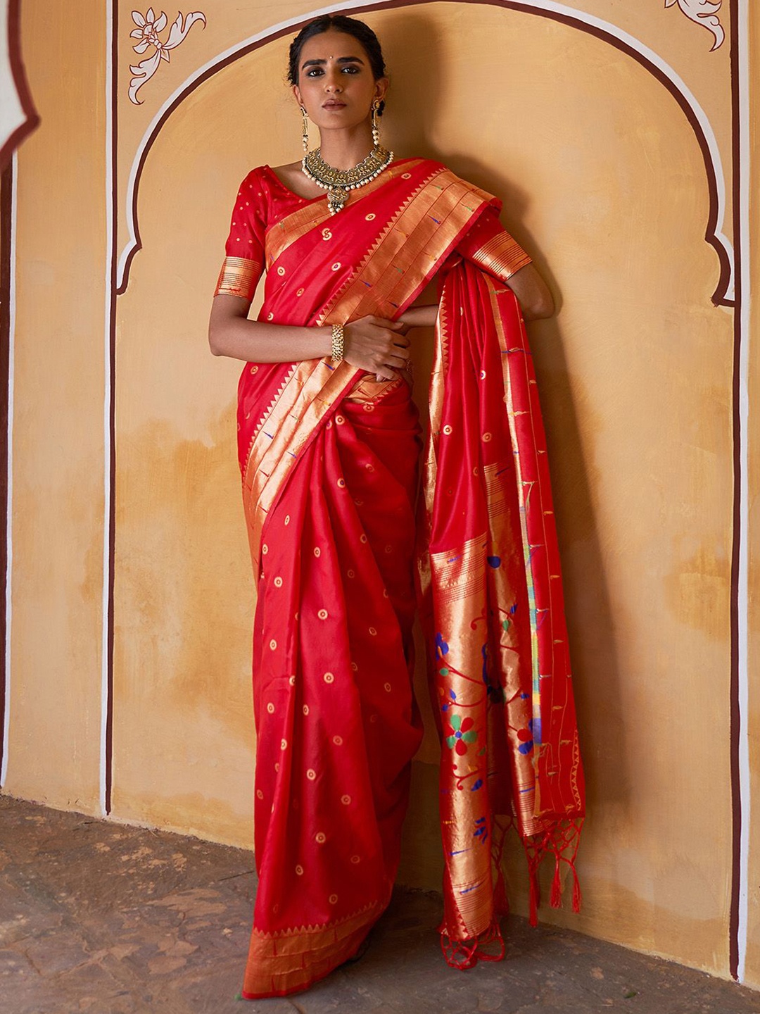 

Janasya Paithani Silk Ethnic Motifs Saree with Unstitched Blouse Piece, Red