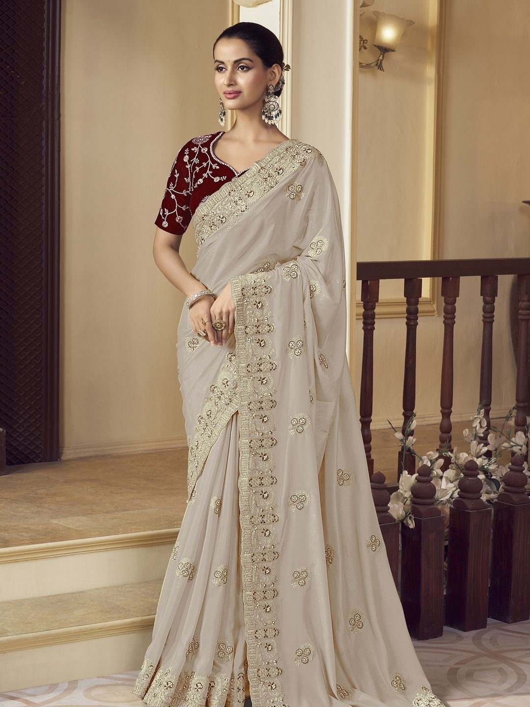 

Suha Floral Embroidered Poly Georgette Saree, Gold