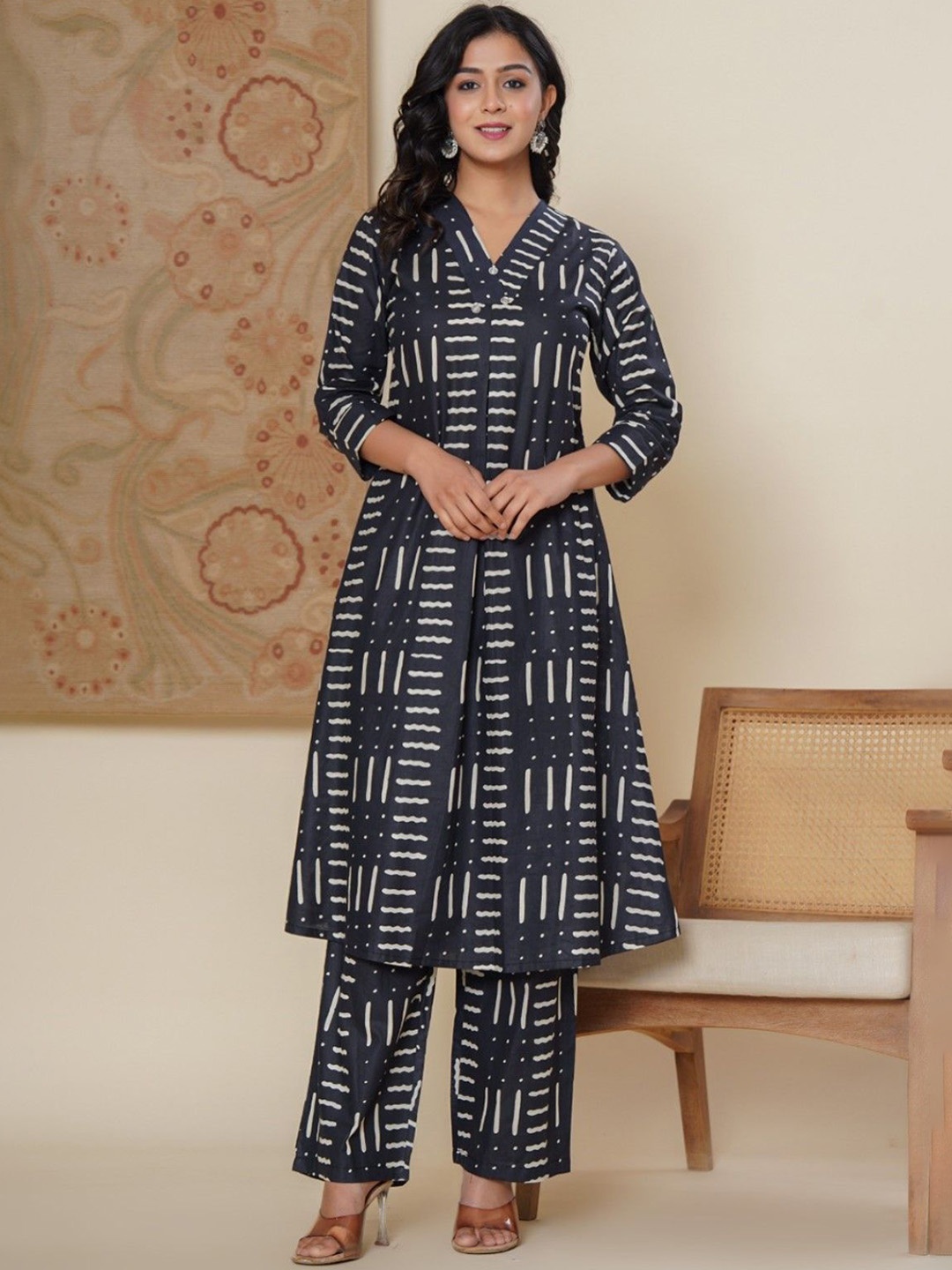 

AUTUMN LANE Women Printed Regular Pure Cotton Kurta with Palazzos, Black