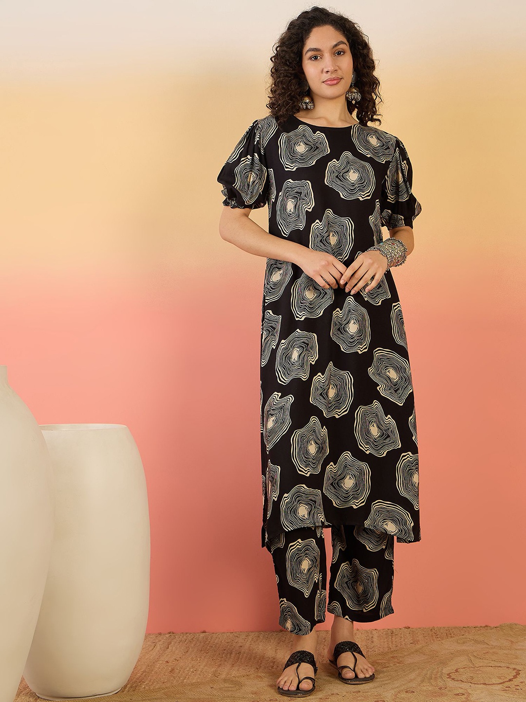 

InWeave Women Floral Printed Regular Kurta with Trousers, Black