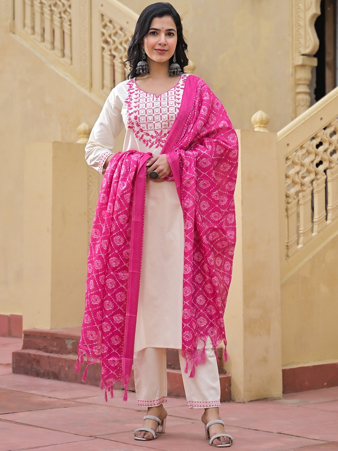 

The Hope Embroidered Round Neck Kurta Set, Off white