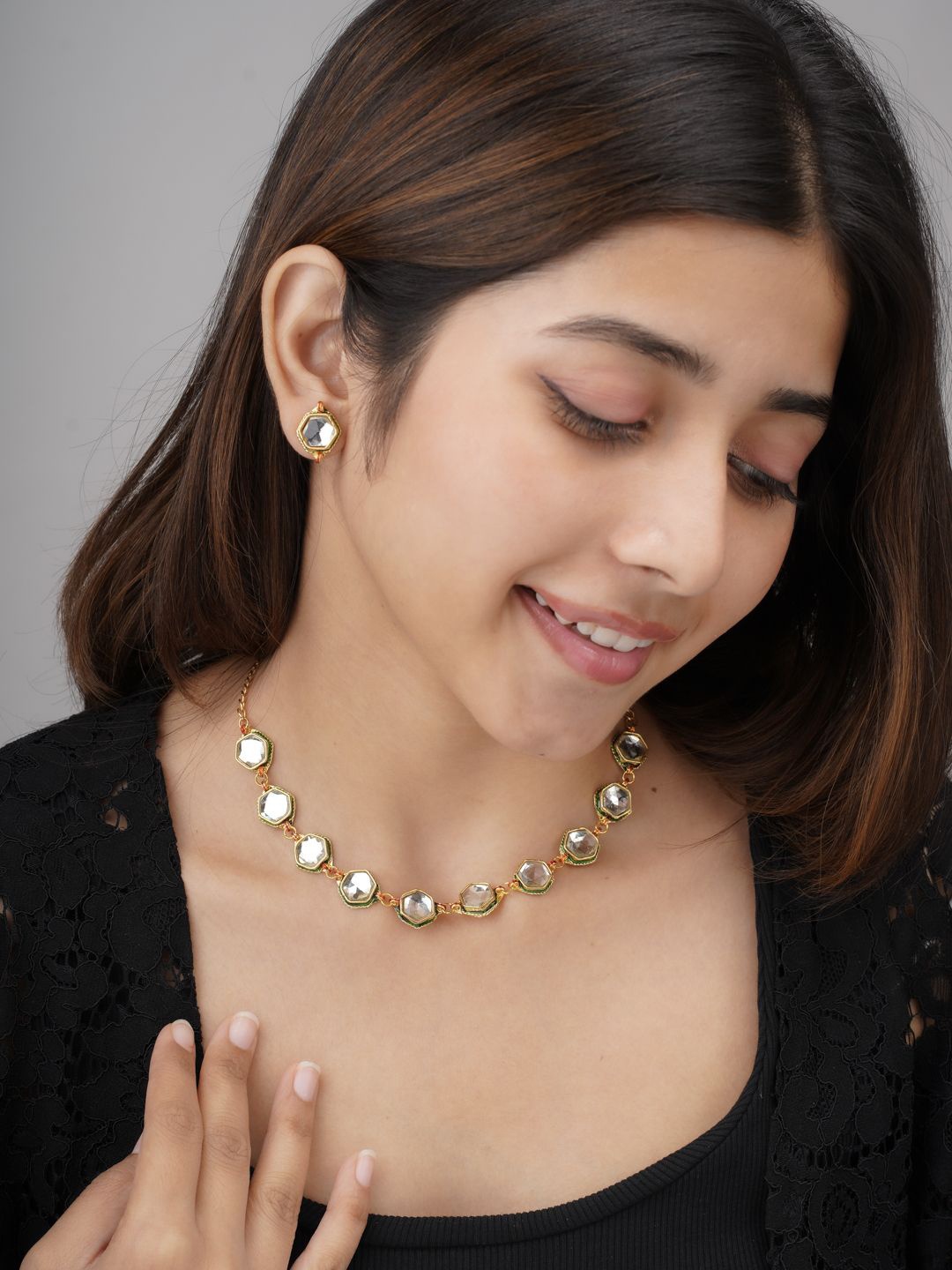 

AARSEE OFFICIAL Anti-Tarnish 22KT Gold-Plated Sleek Radiance necklace