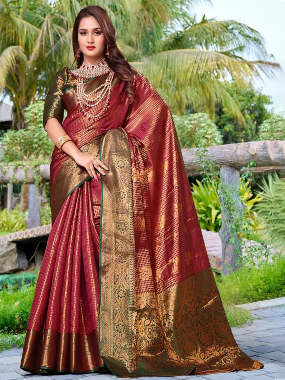 

jayant creation Woven Design Zari Silk Blend Banarasi Saree, Maroon