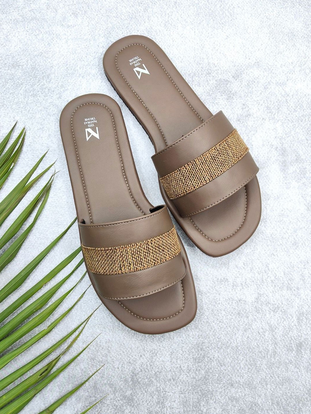 

THE MADRAS TRUNK Men Open Toe Flats, Taupe