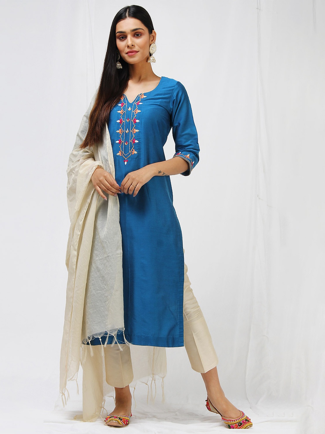 

KHUSHBOO AND PANKAJ Women Embroidered Regular Thread Work Kurta with Trousers & With Dupatta, Blue
