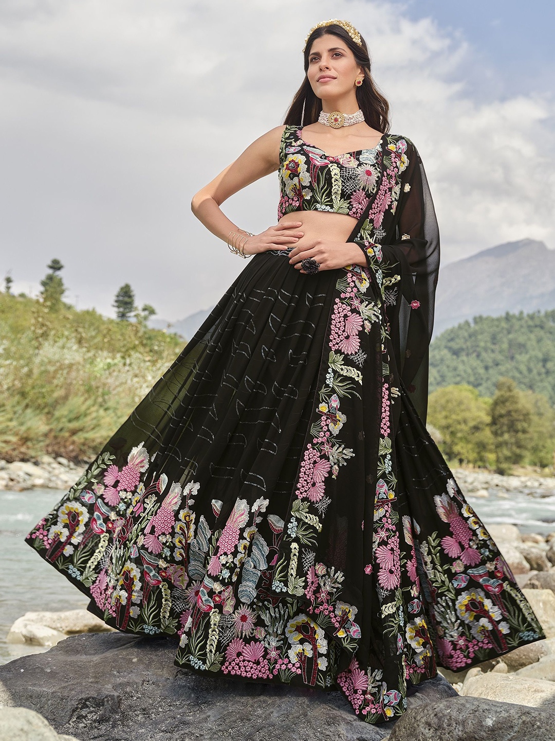 

DIVINE EXIM Embroidered Thread Work Semi-Stitched Lehenga & Unstitched Blouse With Dupatta, Black