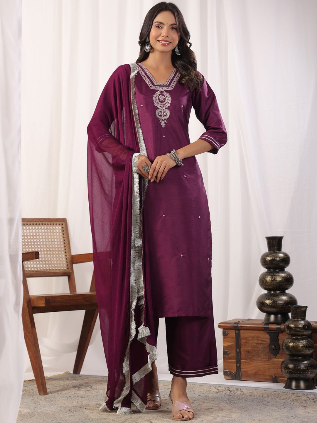 

AURIELLA Ethnic Motifs Embroidered Thread Work Straight Kurta with Palazzo & Dupatta, Purple