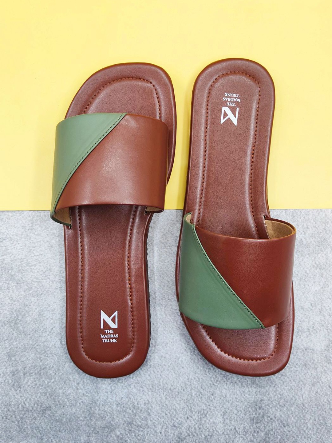 

THE MADRAS TRUNK Men Open Toe Flats, Brown