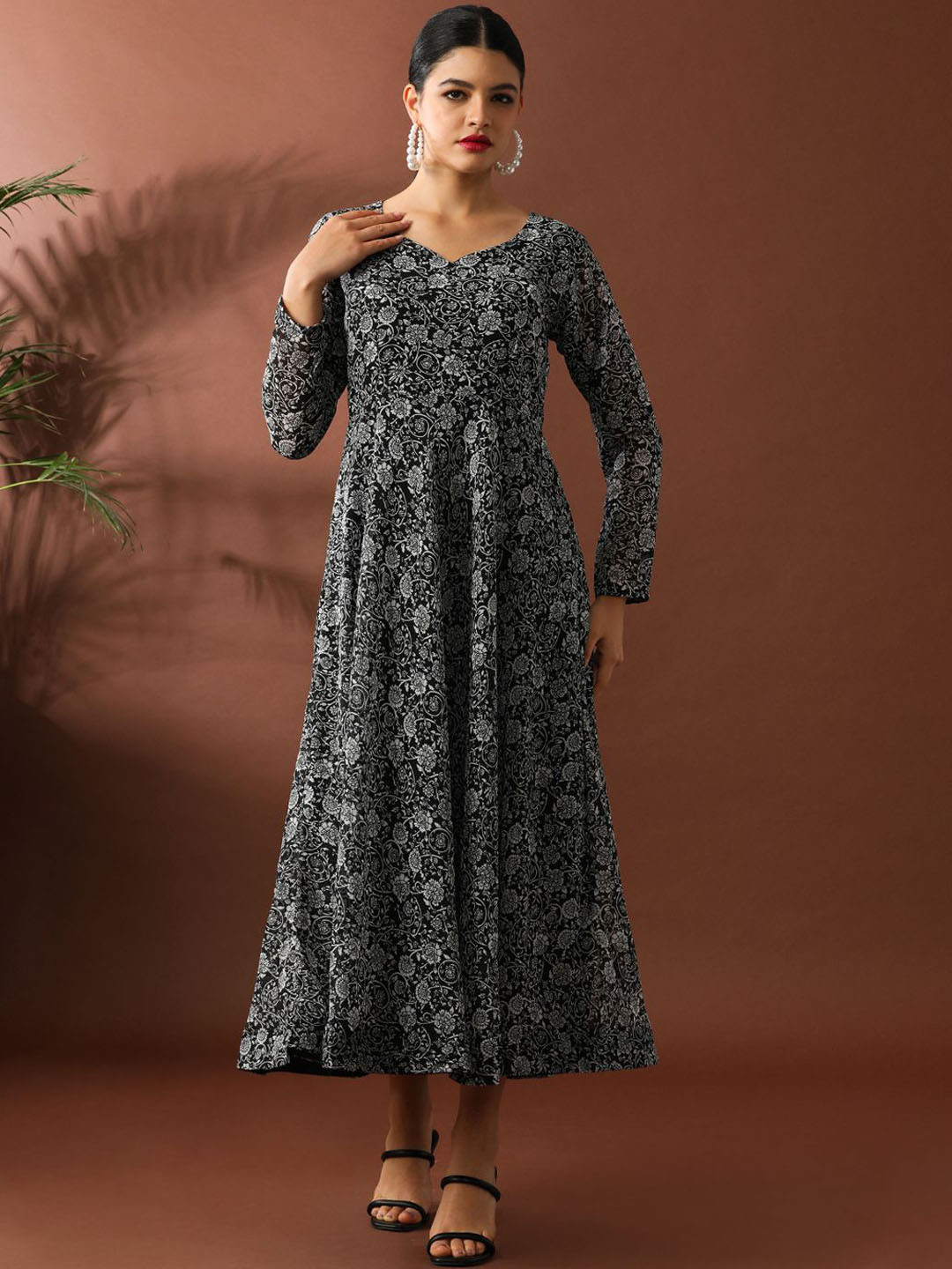 

Jaipur Kurti Women Floral Printed A-Line Georgette Ethnic Dress, Black