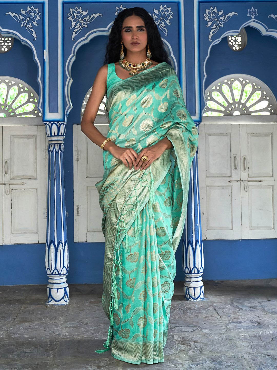 

Janasya Chanderi Silk Floral Saree with Unstitched Blouse Piece, Green