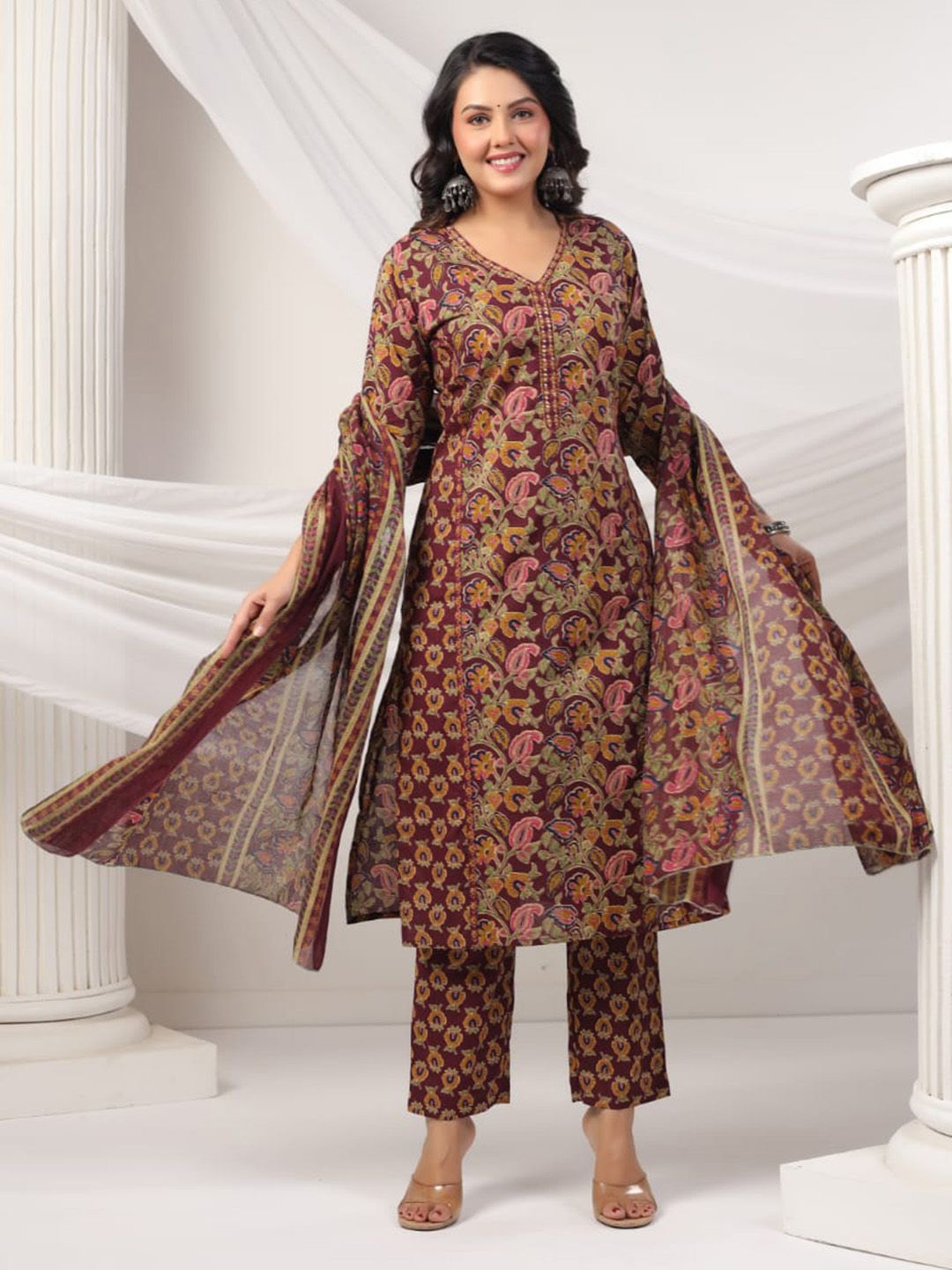 

Meena Bazaar Printed Kurta & Trouser With Dupatta, Burgundy