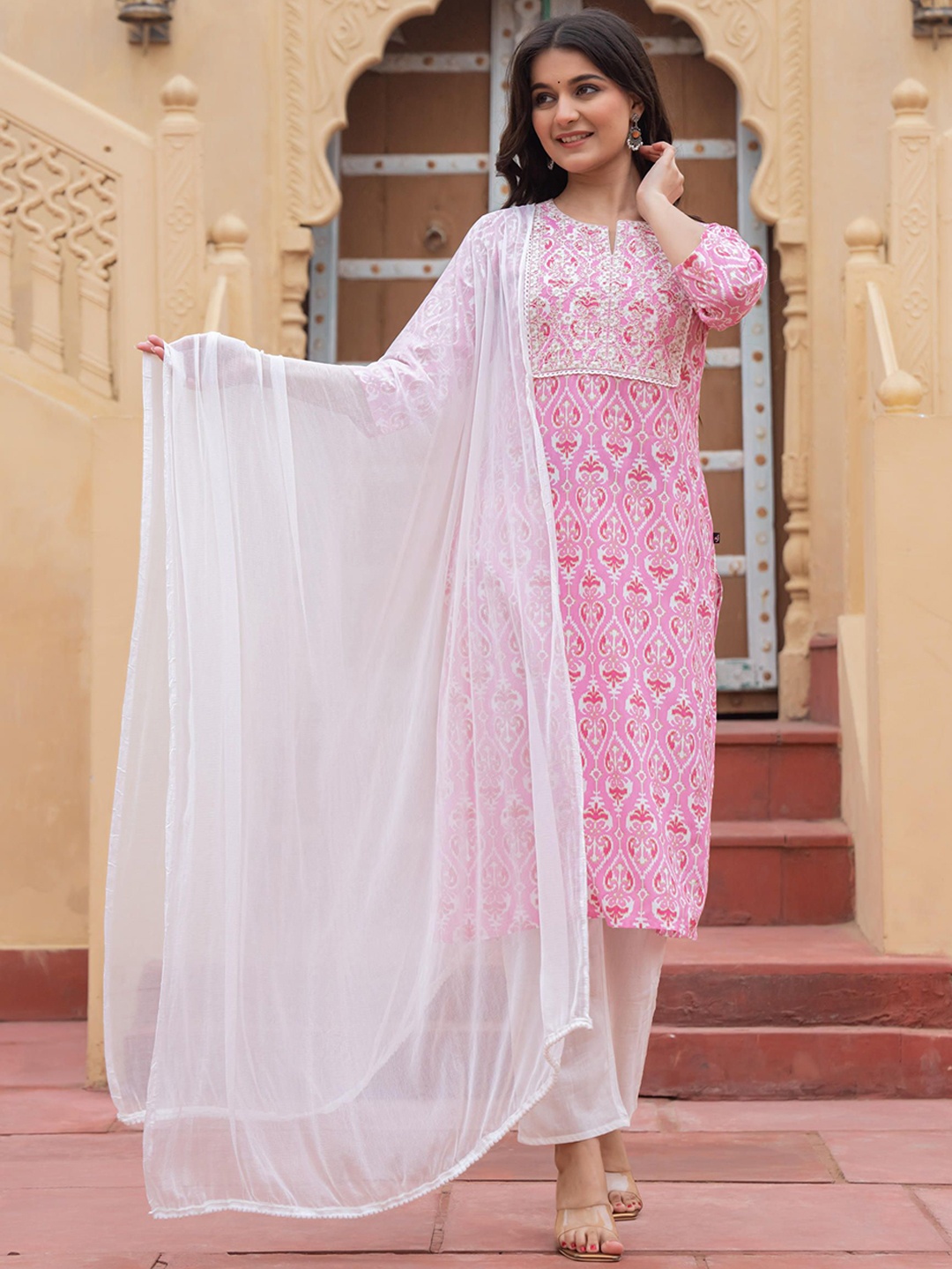 

Juniper Ethnic Motif Printed Round Neck Kurta Set, Pink