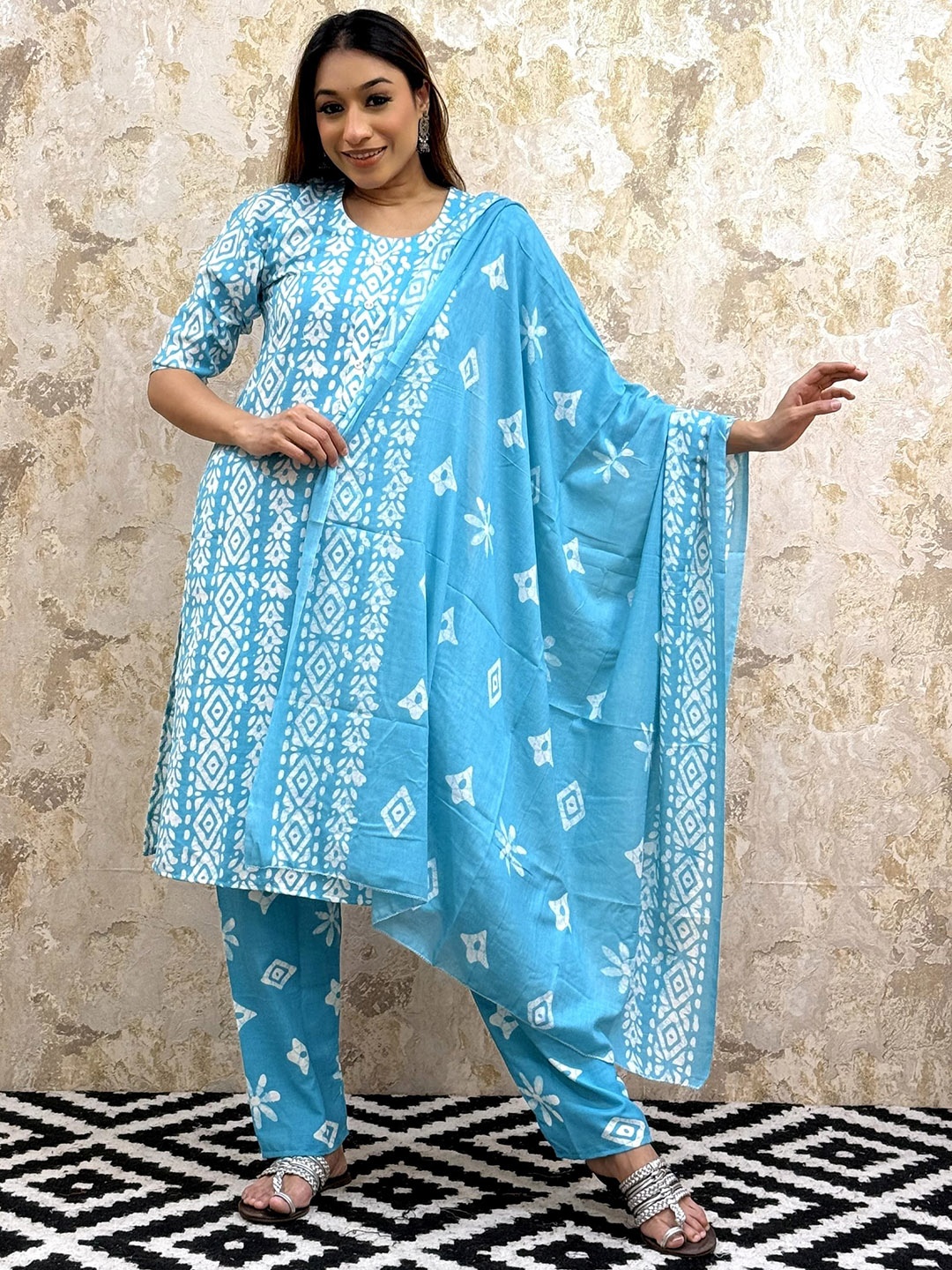 

AMAAYAKARI CHIKAN Women Printed Regular Pure Cotton Kurta with Trousers & With Dupatta, Blue