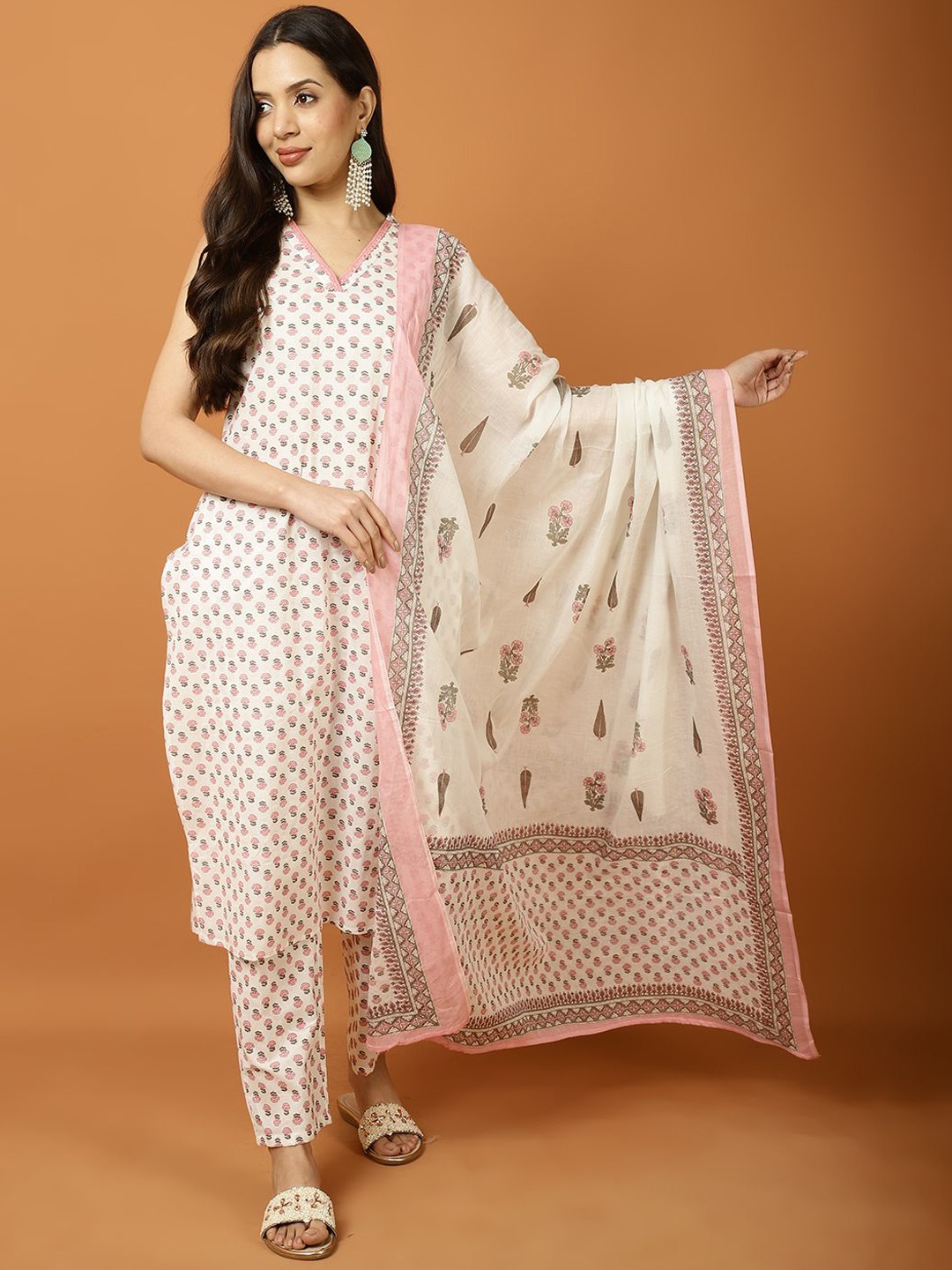 

Meena Bazaar Floral Printed Sleeveless Kurta & Trousers With Dupatta, Cream
