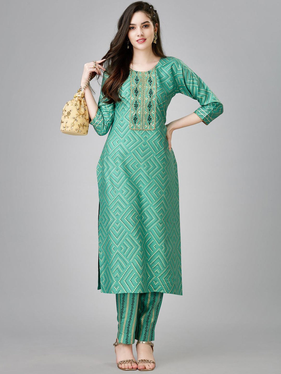 

HERE&NOW Women Embroidered Regular Thread Work Kurta with Churidar, Green