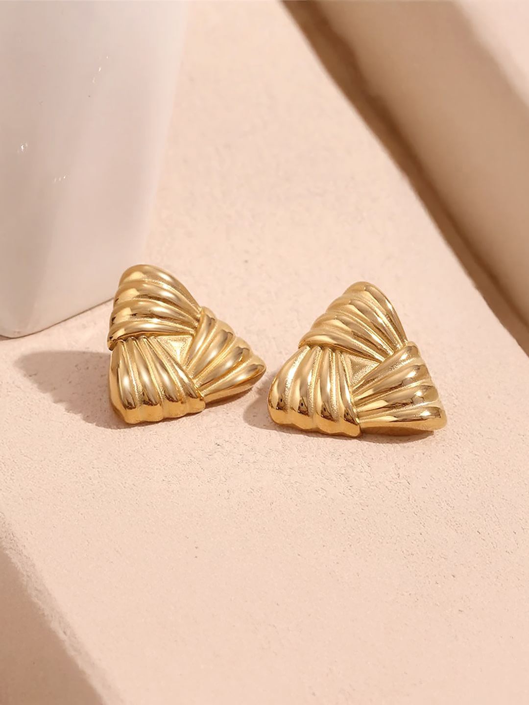 

PRIVIU Triangular Studs Earrings, Gold
