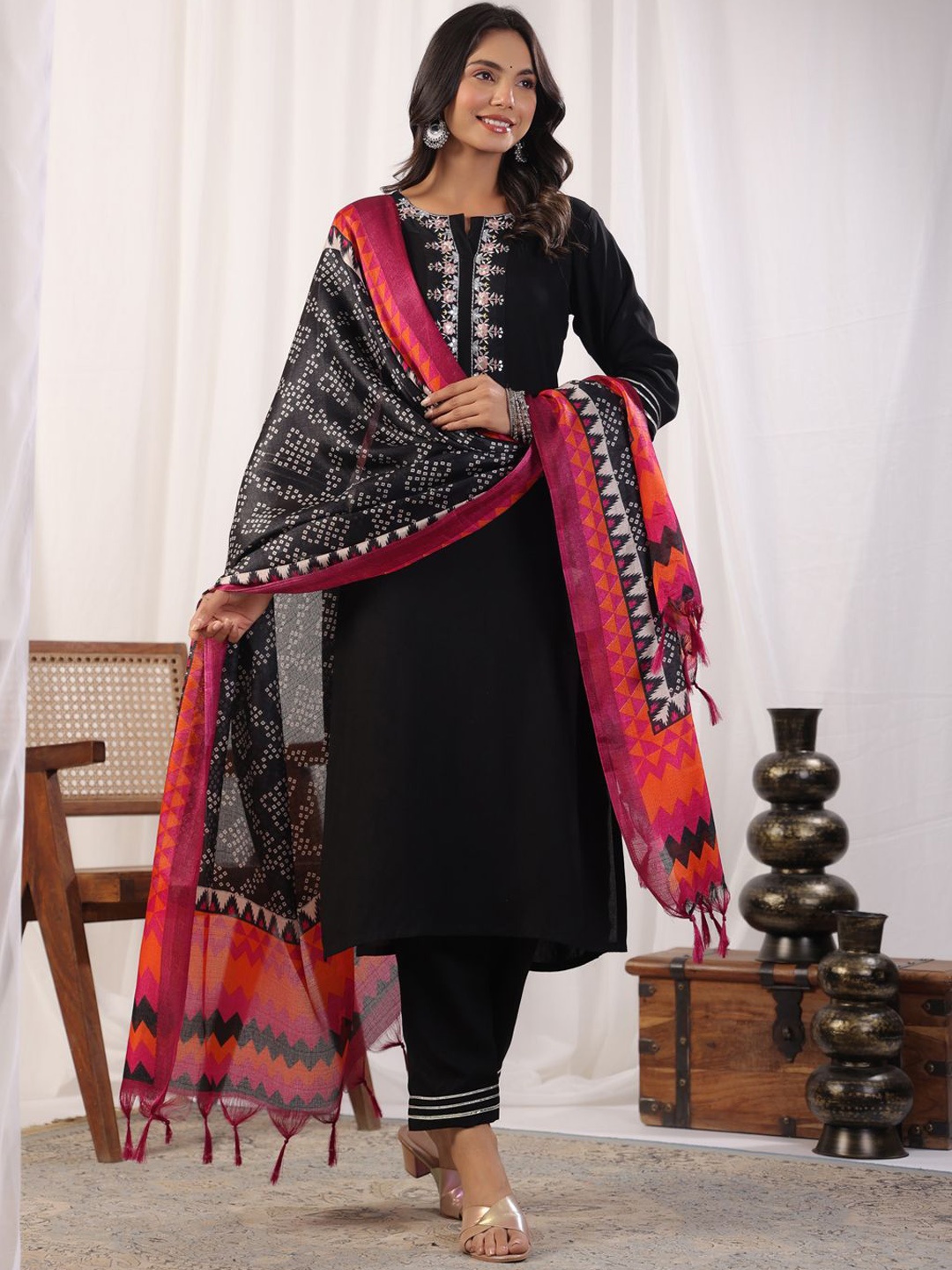 

AURIELLA Floral Embroidered Thread Work Notch Neck Straight Kurta With Trousers & Dupatta, Black