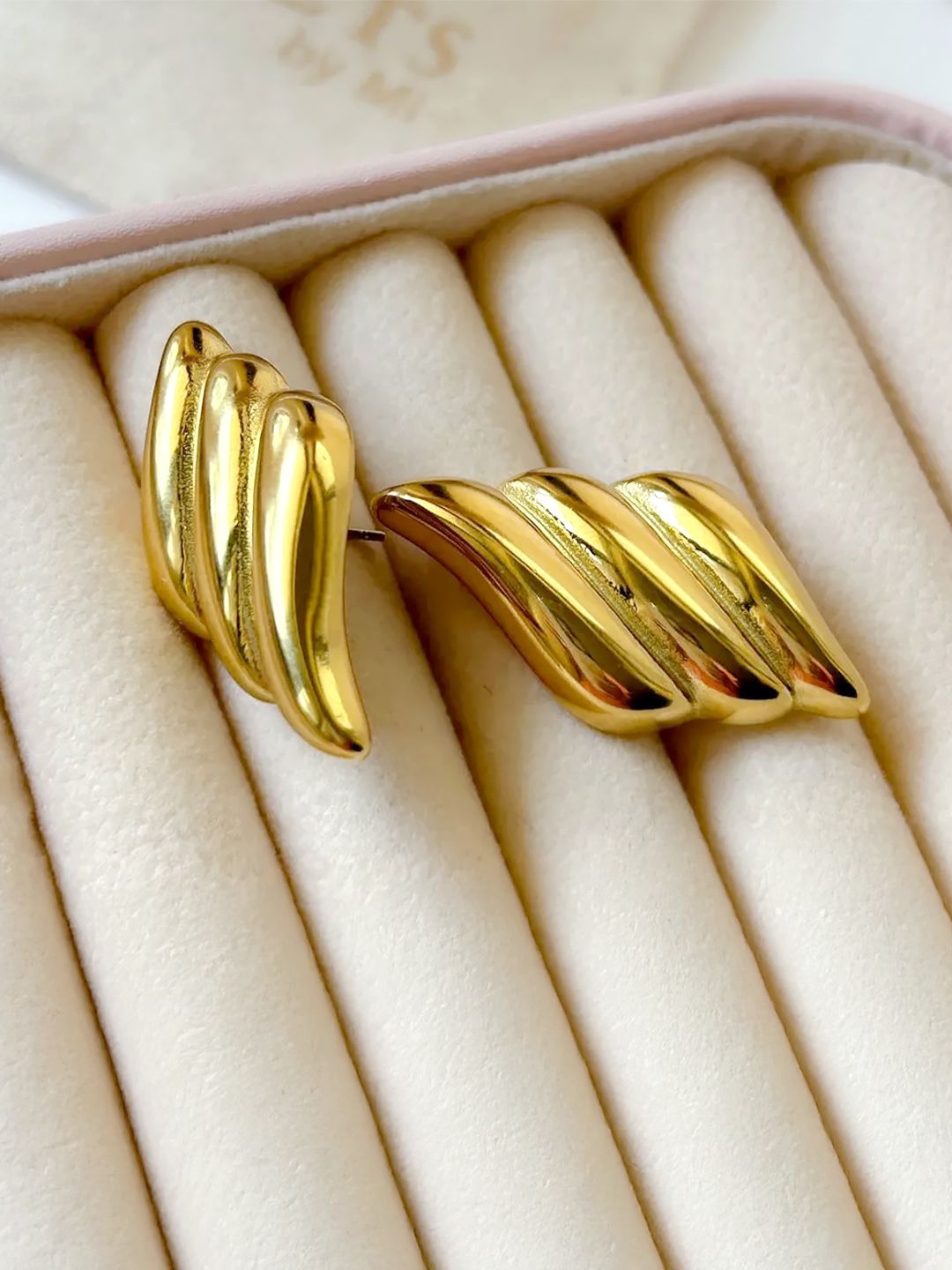 

PRIVIU Quirky Studs Earrings, Gold