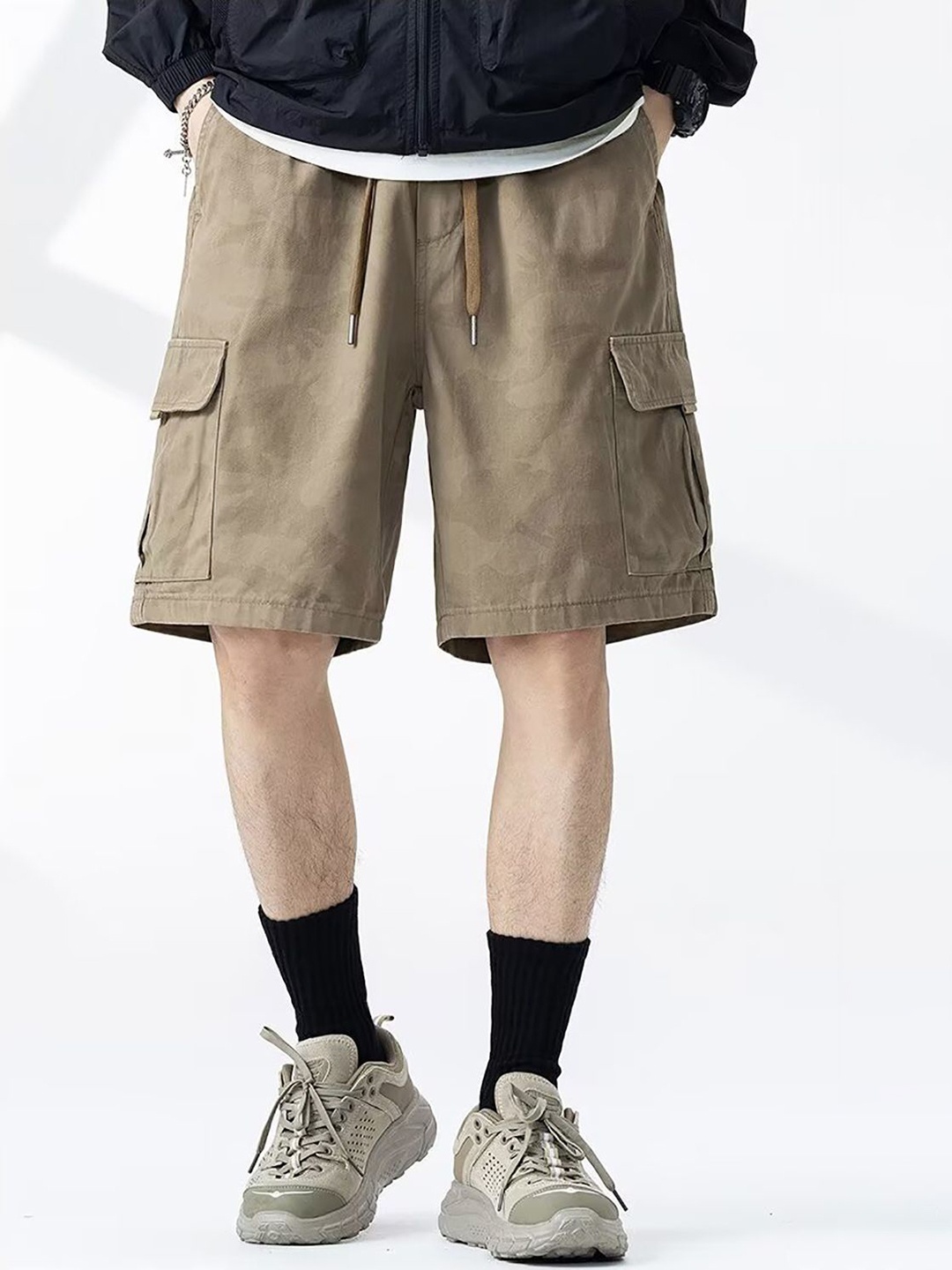 

StyleCast x Revolte Men Printed Loose Fit Outdoor Cargo Shorts, Khaki