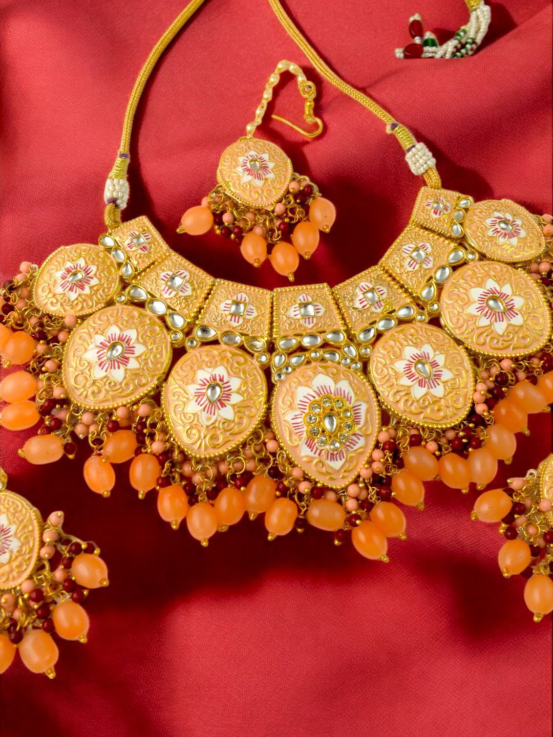 

TISHUL JEWELS Gold-Plated Stone-Studded & Beaded Jewellery Set