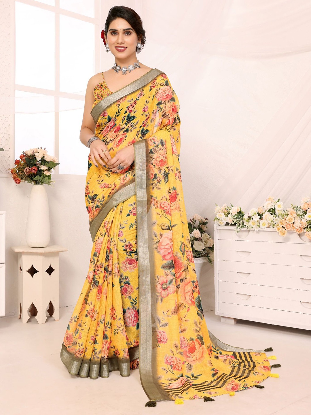 

Moda Rapido Floral Zari Linen Blend Saree, Yellow