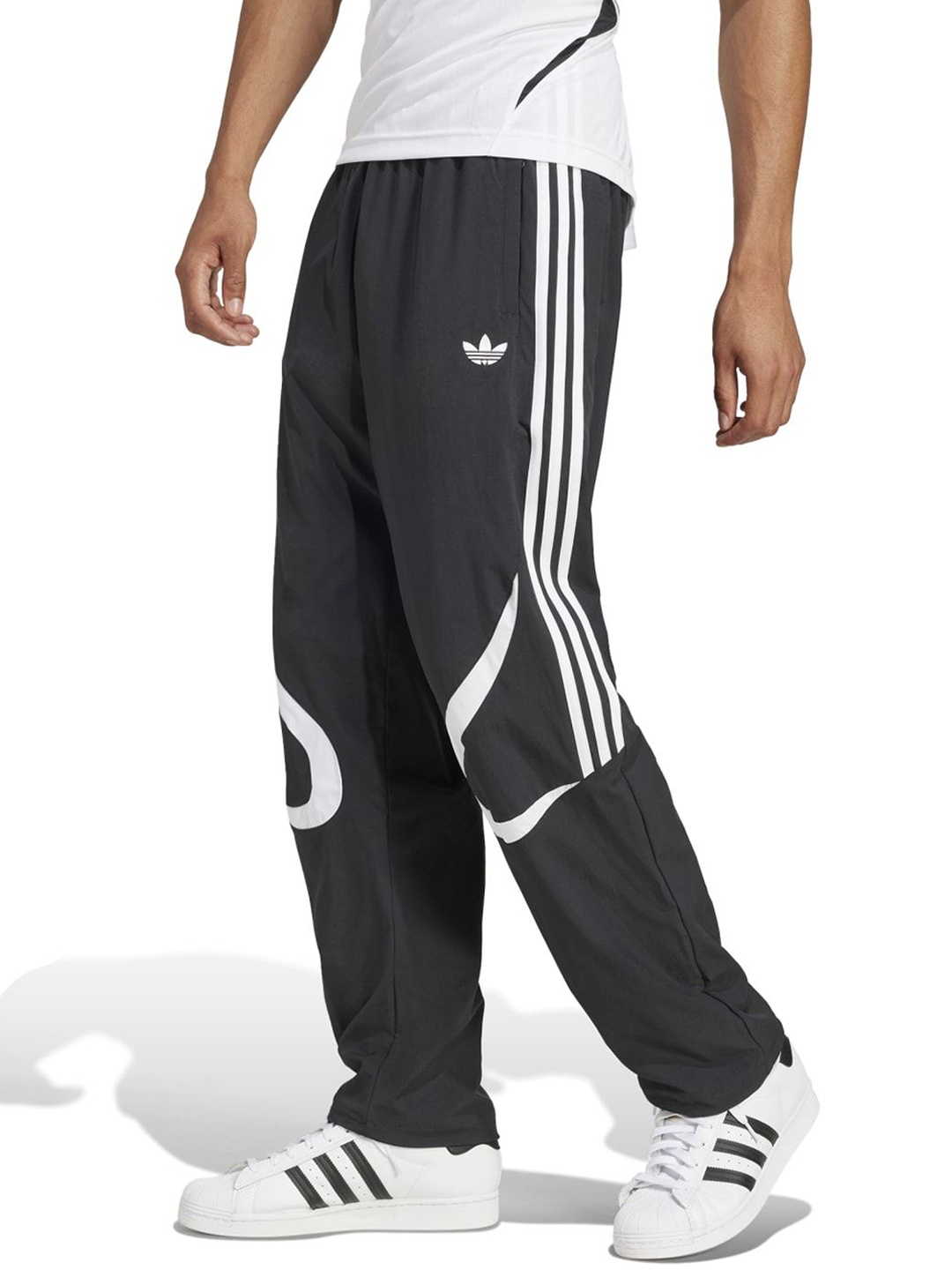 

ADIDAS Originals Men Striped Mid-Rise Track Pant, Black