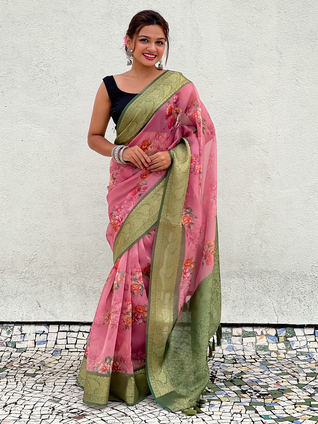 

Rangtulika Ethnics Floral Print Zari Weaving Border Saree, Peach