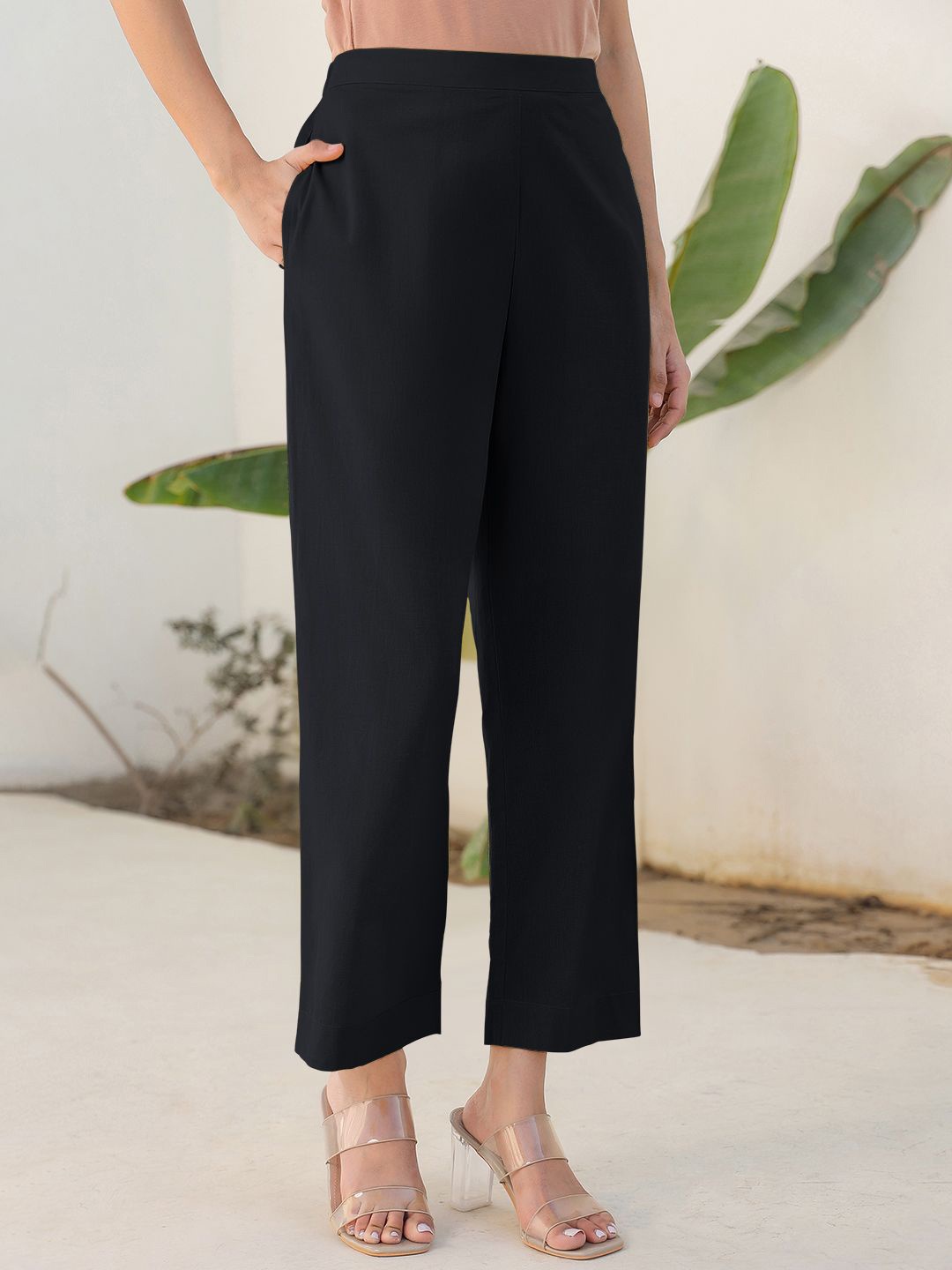 

Janasya Women Black Cotton Solid Straight Pant