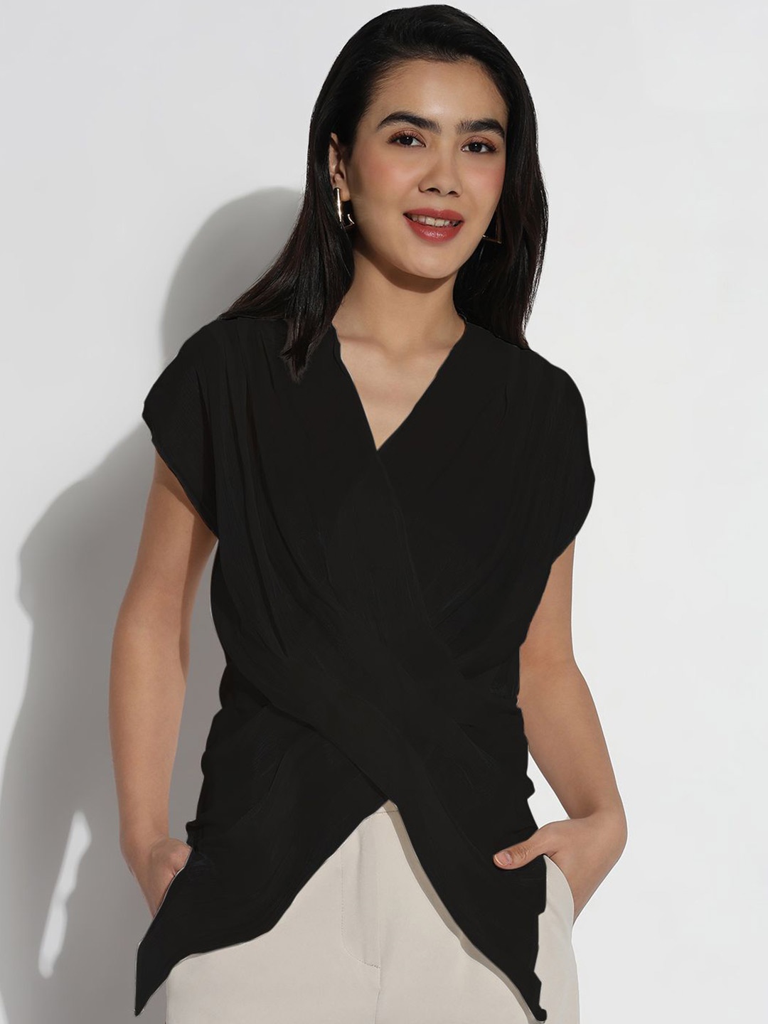 

SHOWOFF Extended Sleeves Net Top, Black