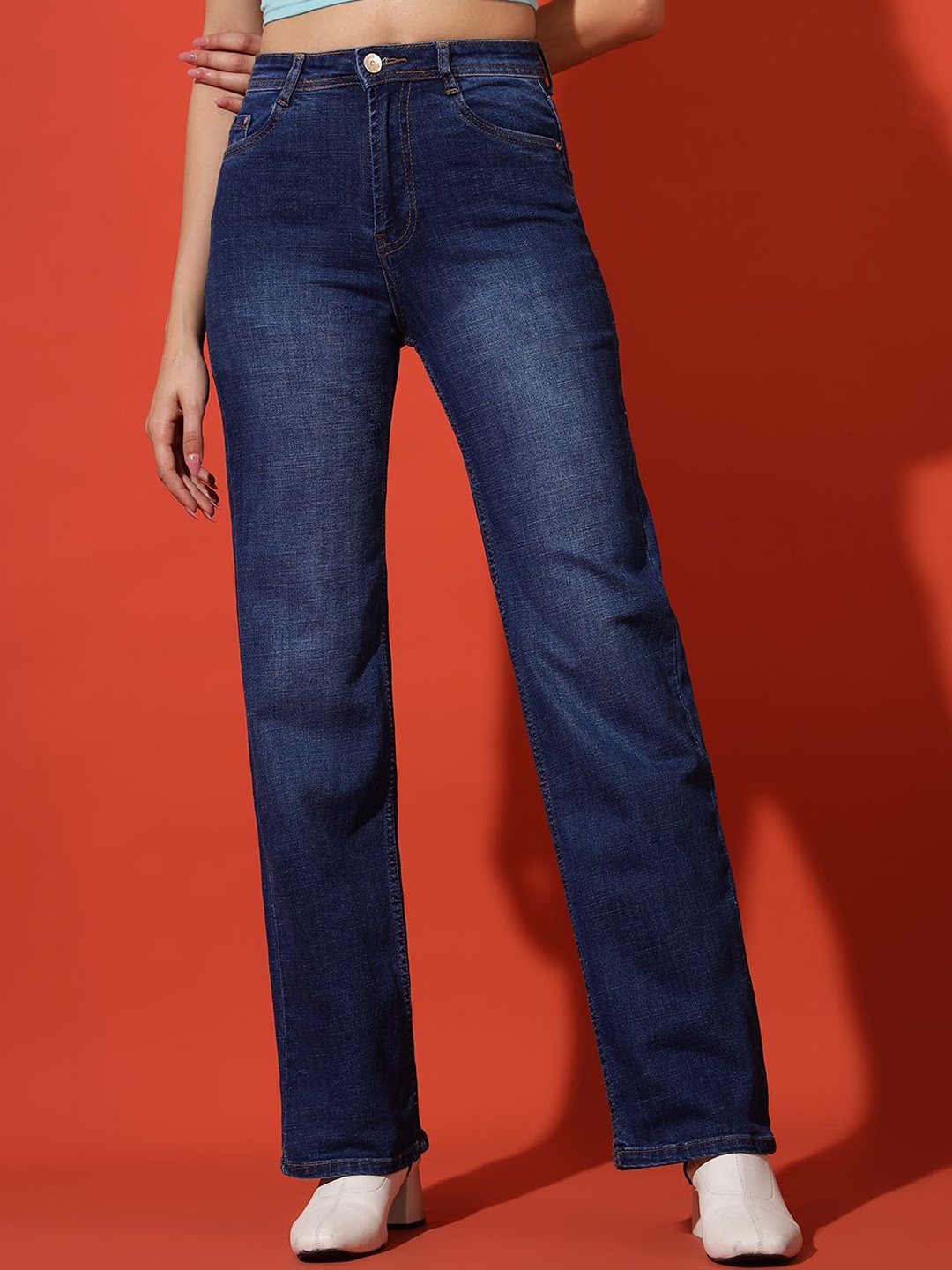 

AECK Women Straight Fit Mildly Distressed Light Fade Jeans, Blue