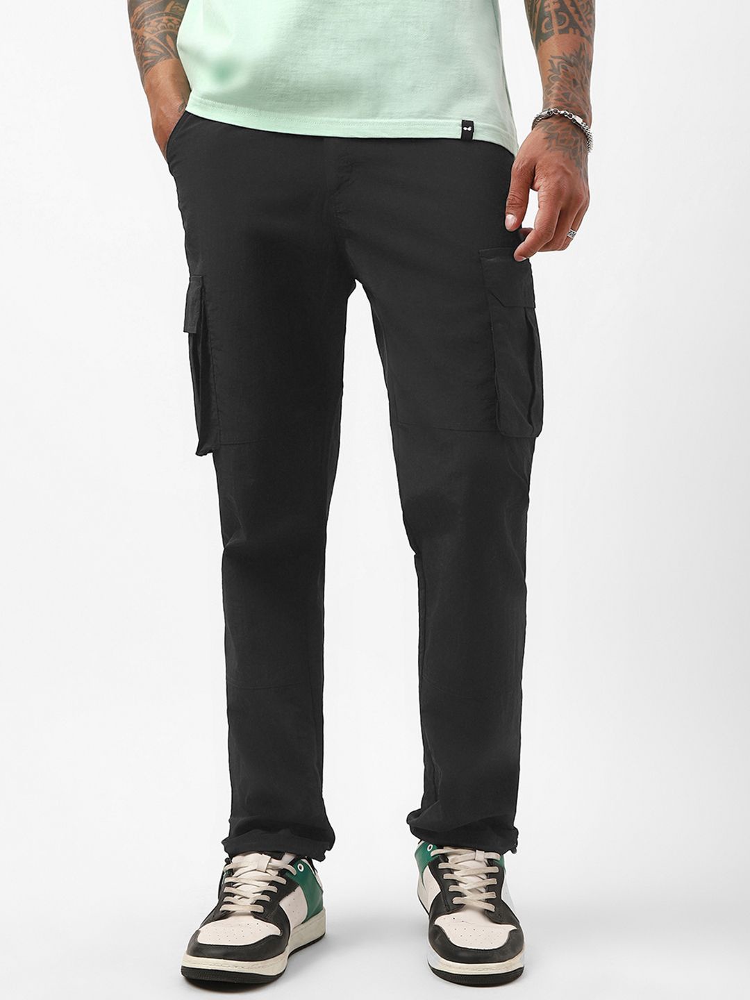 

Bewakoof Men Relaxed Straight Fit Cargos Trousers, Black