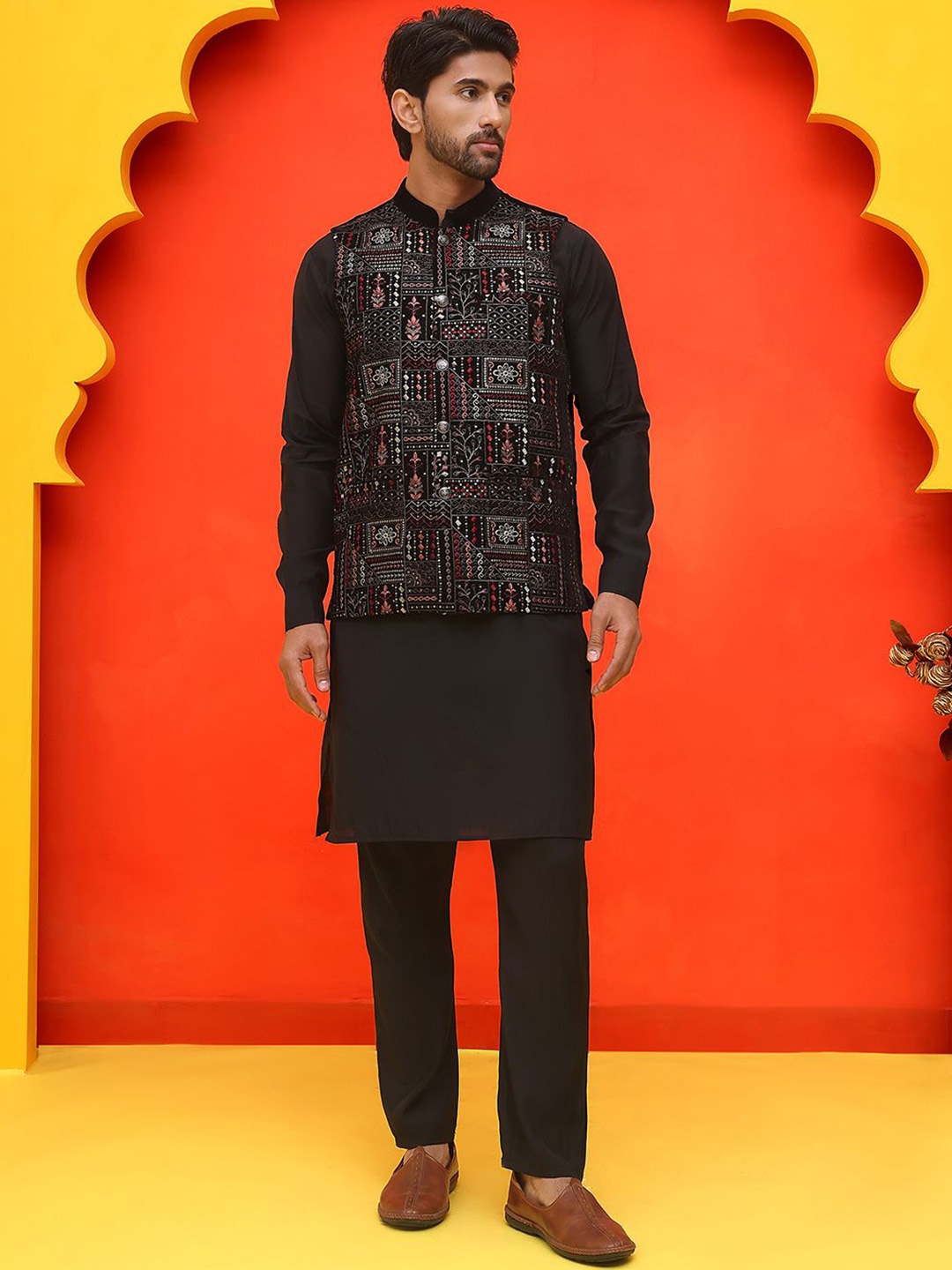 

Jompers Men Floral Embroidered Regular Chikankari Velvet Kurta with Pyjamas, Black