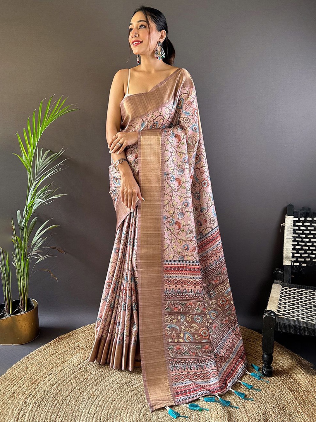 

Rangtulika Ethnics Floral Printed Zari Tussar Saree, Pink