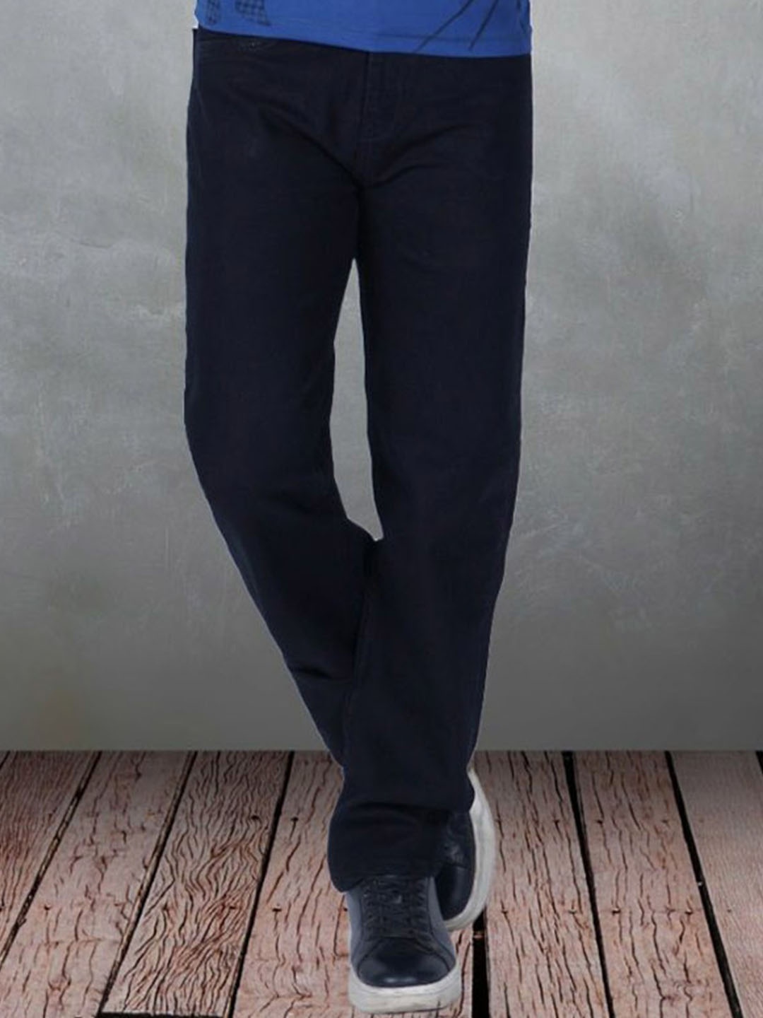 

LINARIA Men Classic Slash Knee Jeans, Black