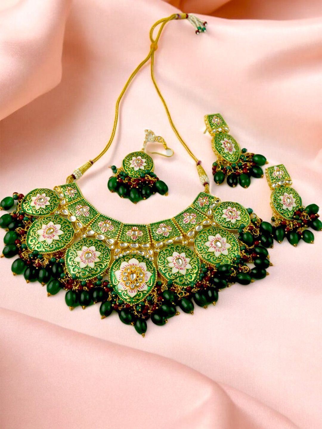 

TISHUL JEWELS Gold-Plated Stone-Studded & Beaded Jewellery Set