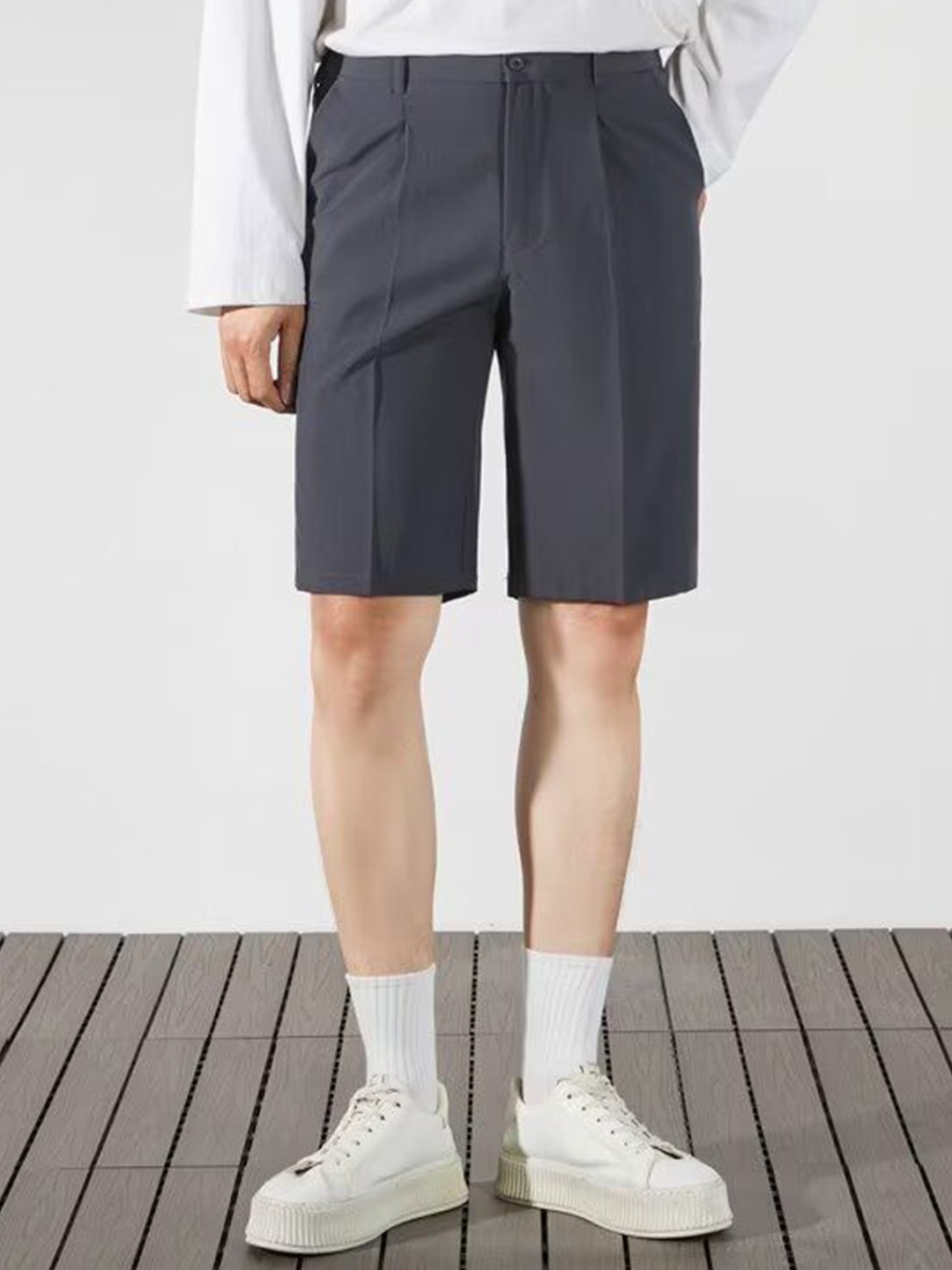 

StyleCast x Revolte Men Loose Fit Shorts, Grey
