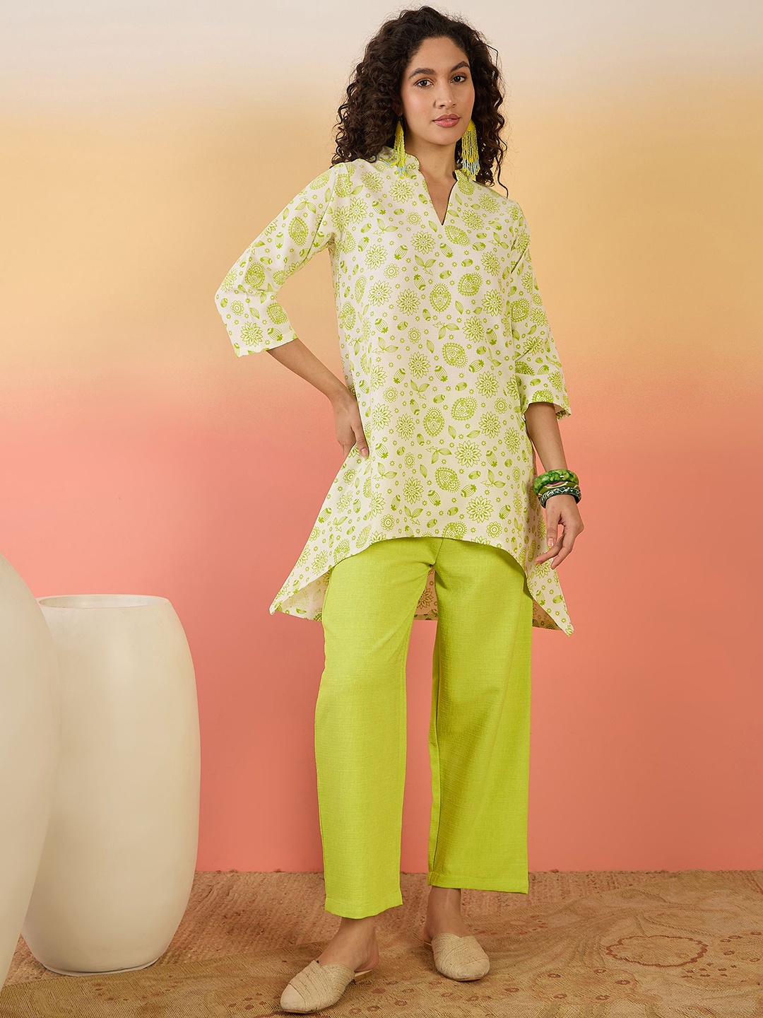 

InWeave Women Floral Printed Regular Kurta with Trousers, Green