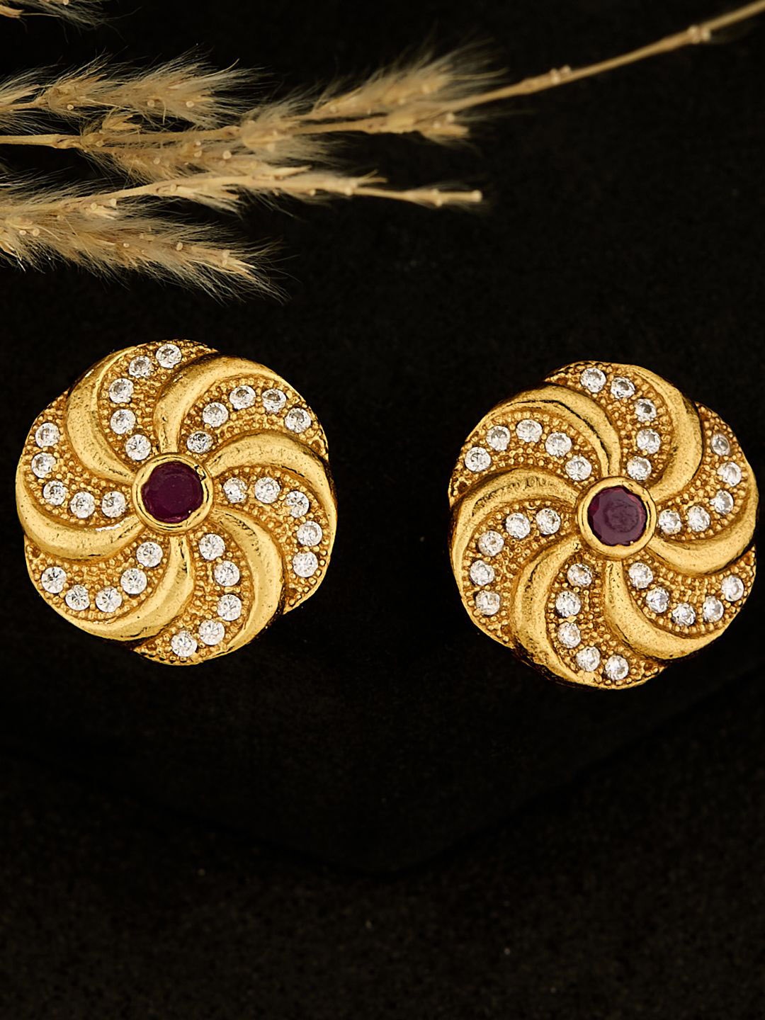 

ATIBELLE Contemporary Studs Earrings, Gold