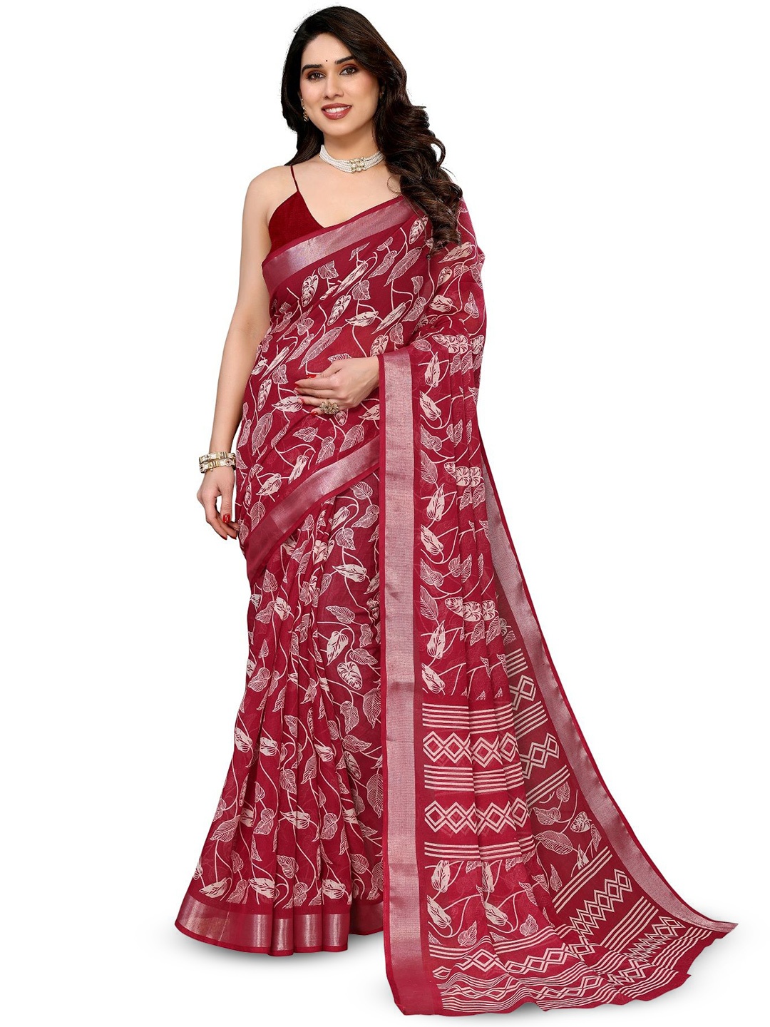 

Moda Rapido Floral Zari Linen Blend Saree, Maroon