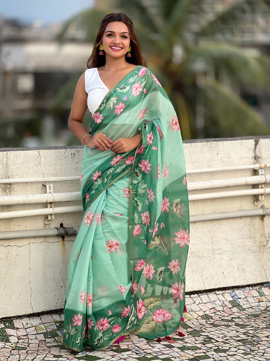 

Rangtulika Ethnics Floral Printed Zari Chanderi Saree, Green