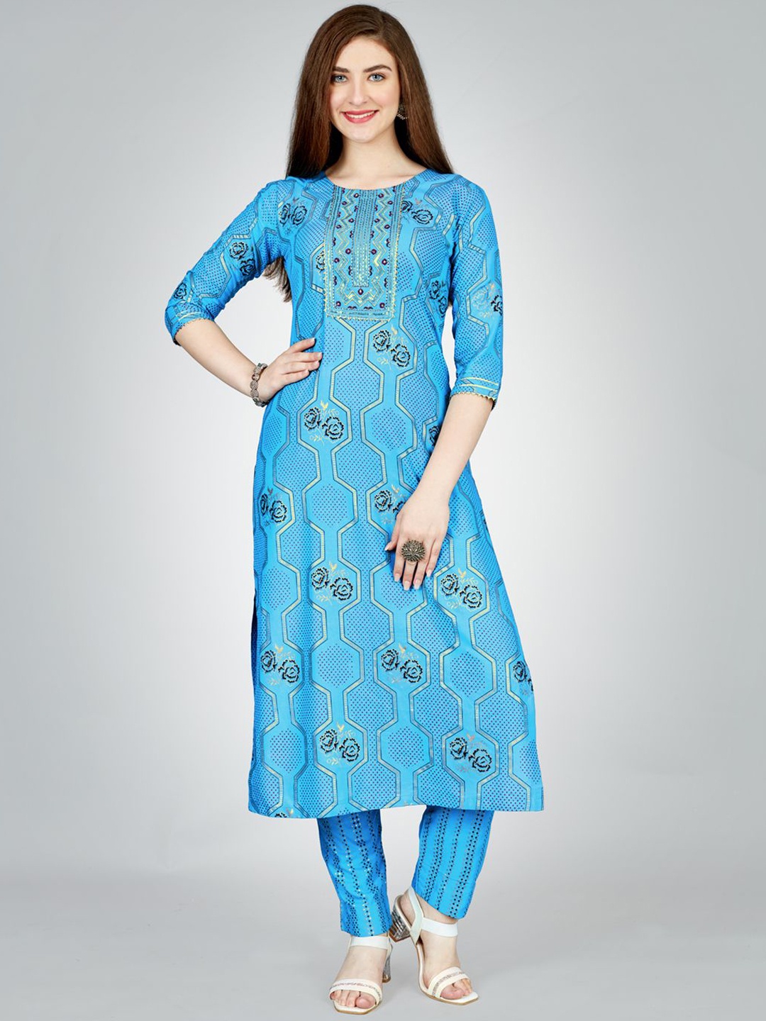 

HERE&NOW Women Floral Embroidered Regular Gotta Patti Kurta with Trousers, Blue
