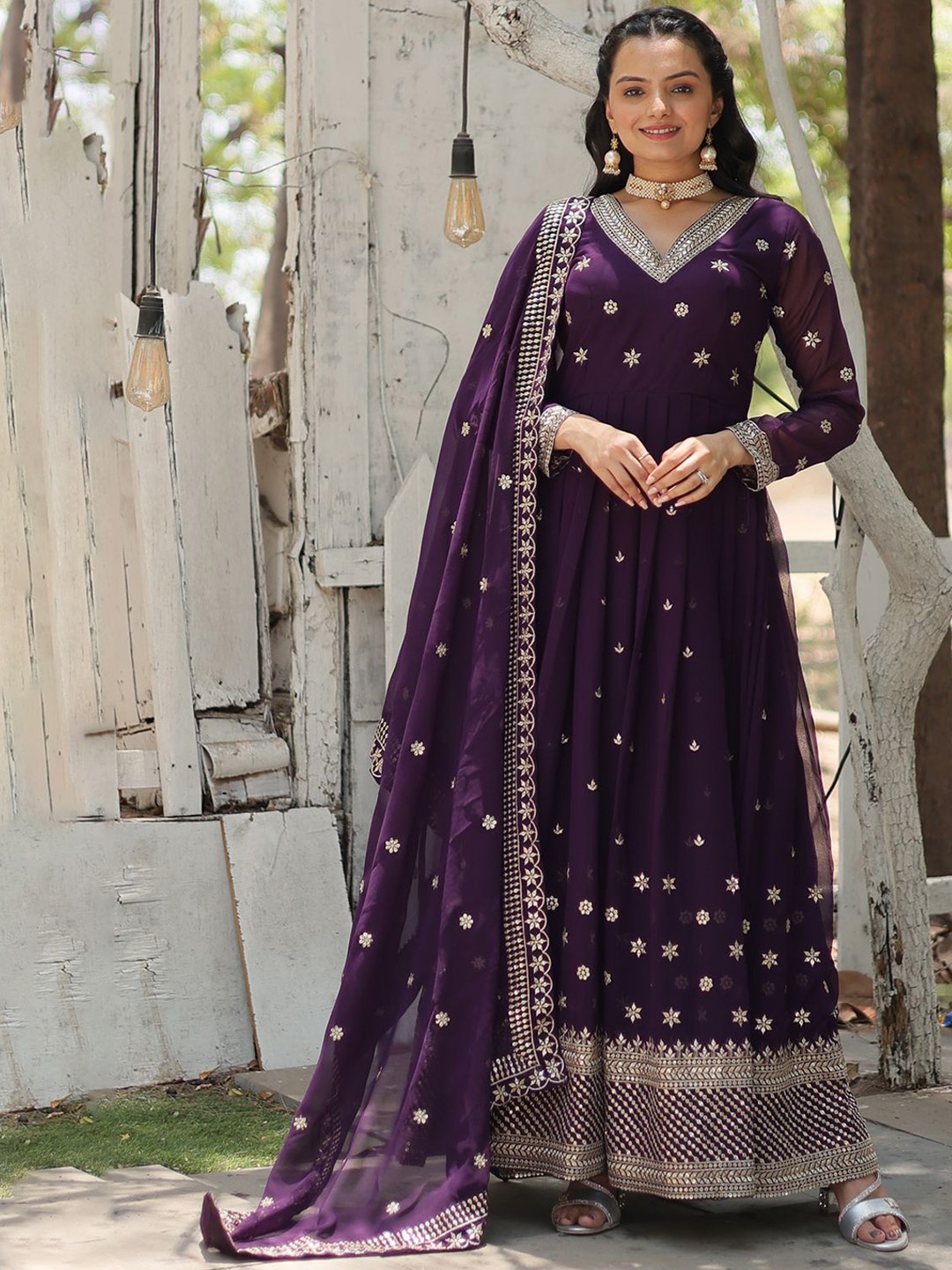 

Wedani Women Ethnic Motifs Embroidered Sequinned Georgette Anarkali Kurta, Purple