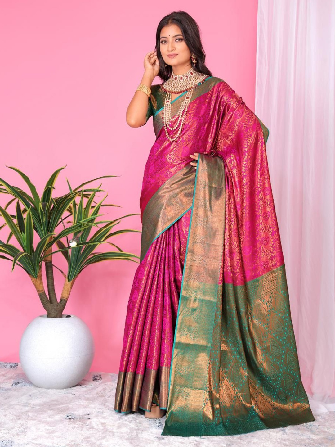 

AKSH FASHION Woven Design Zari Silk Blend Banarasi Saree, Pink