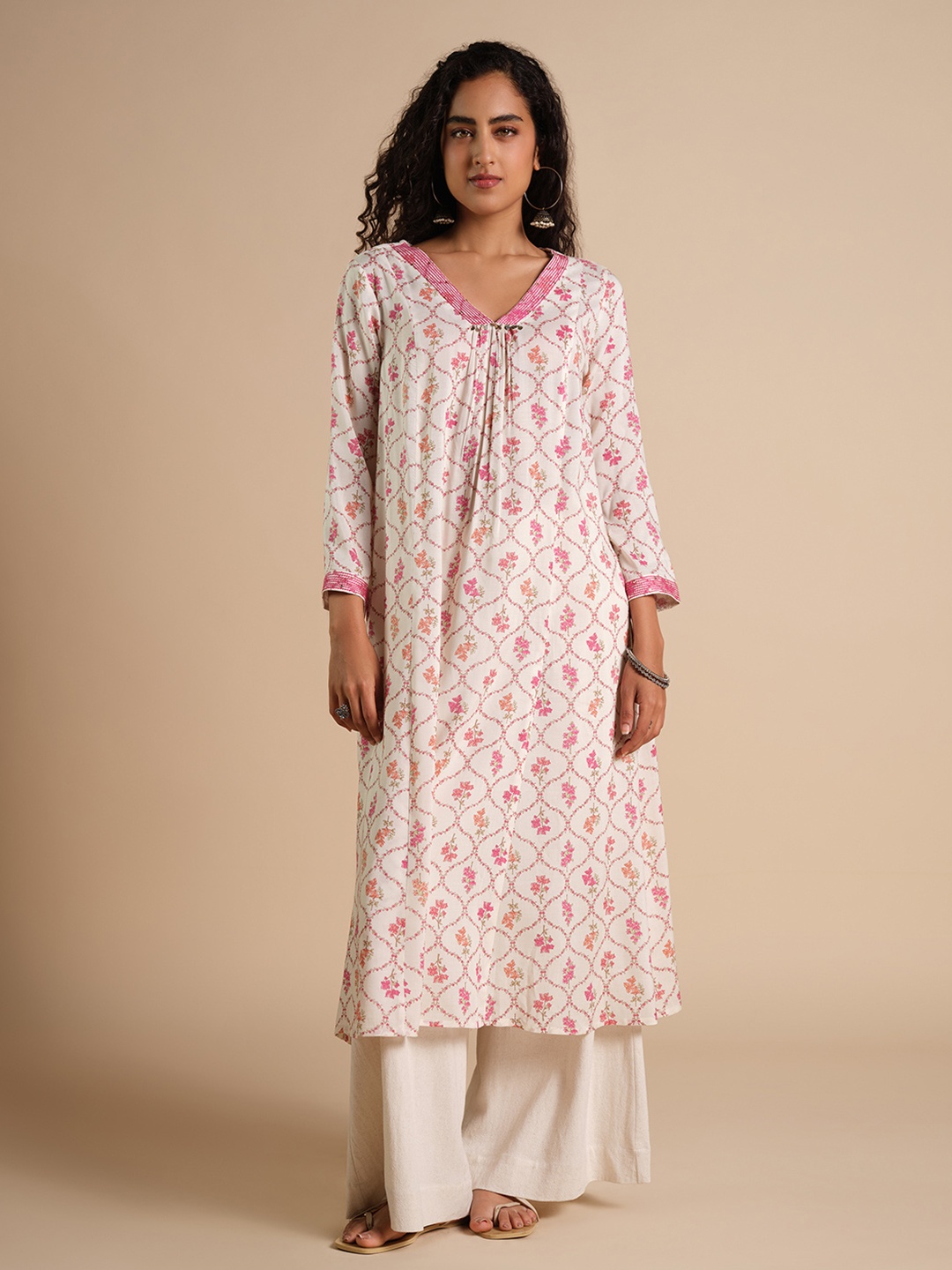 

Global Desi Women Floral Printed Flared Sleeves Gotta Patti Kurta, Off white